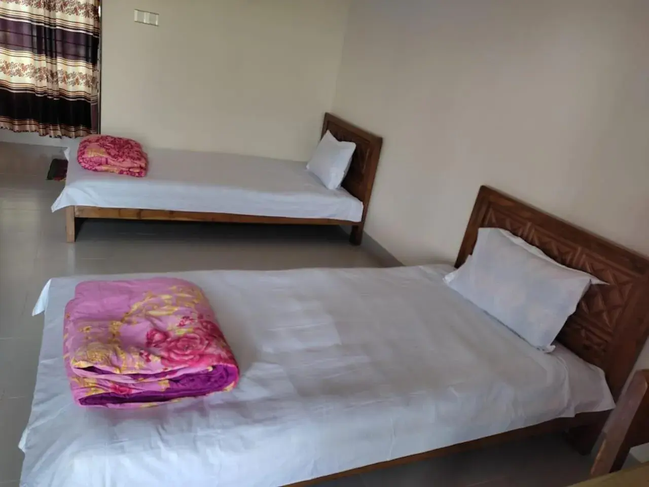 Budget Twin Room in Hotel Grand Brothers Budget Twin Room in Hotel Grand Brothers