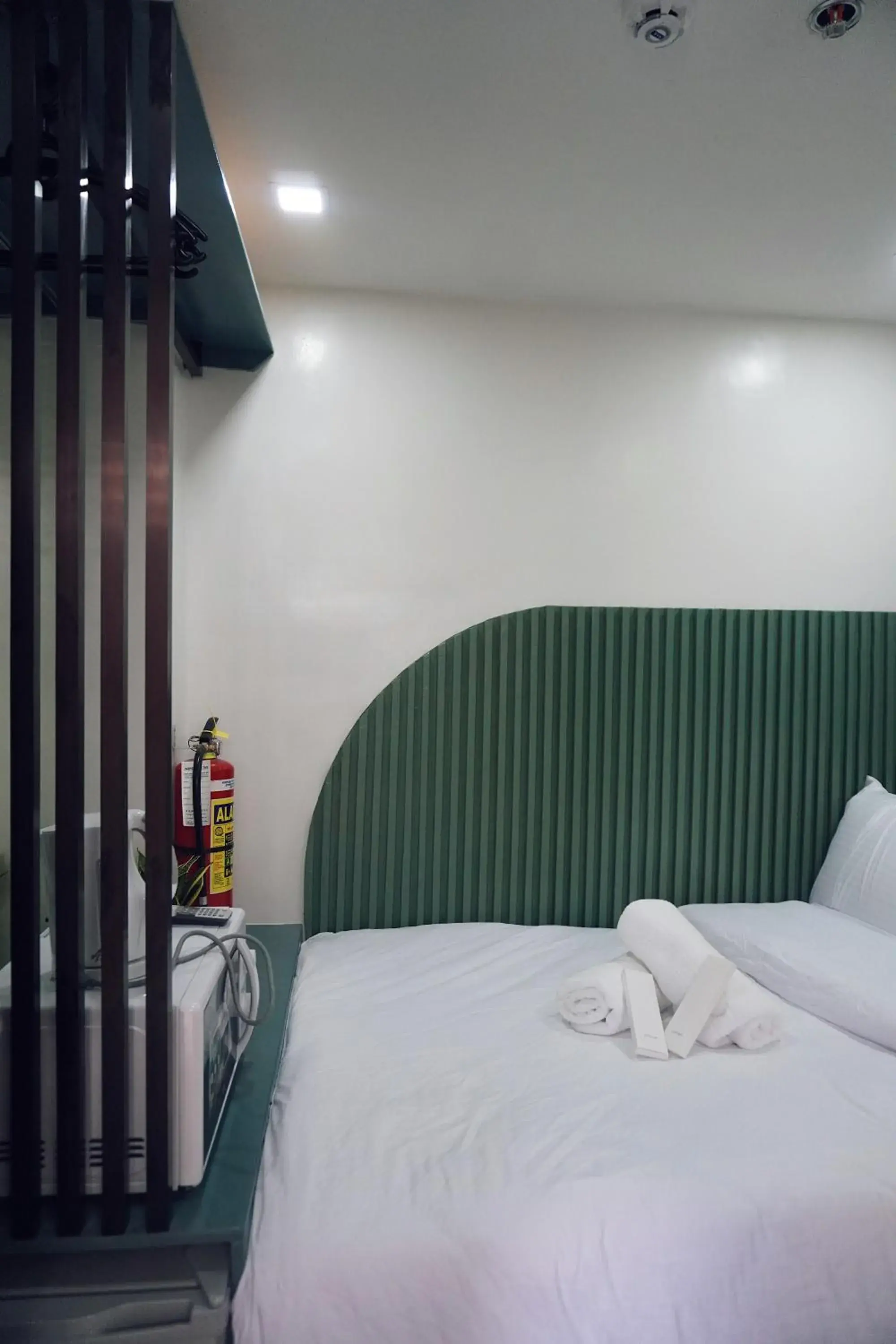 Double Room with Private Bathroom - single occupancy in Cebu Backpackers Hostel Double Room with Private Bathroom - single occupancy in Cebu Backpackers Hostel