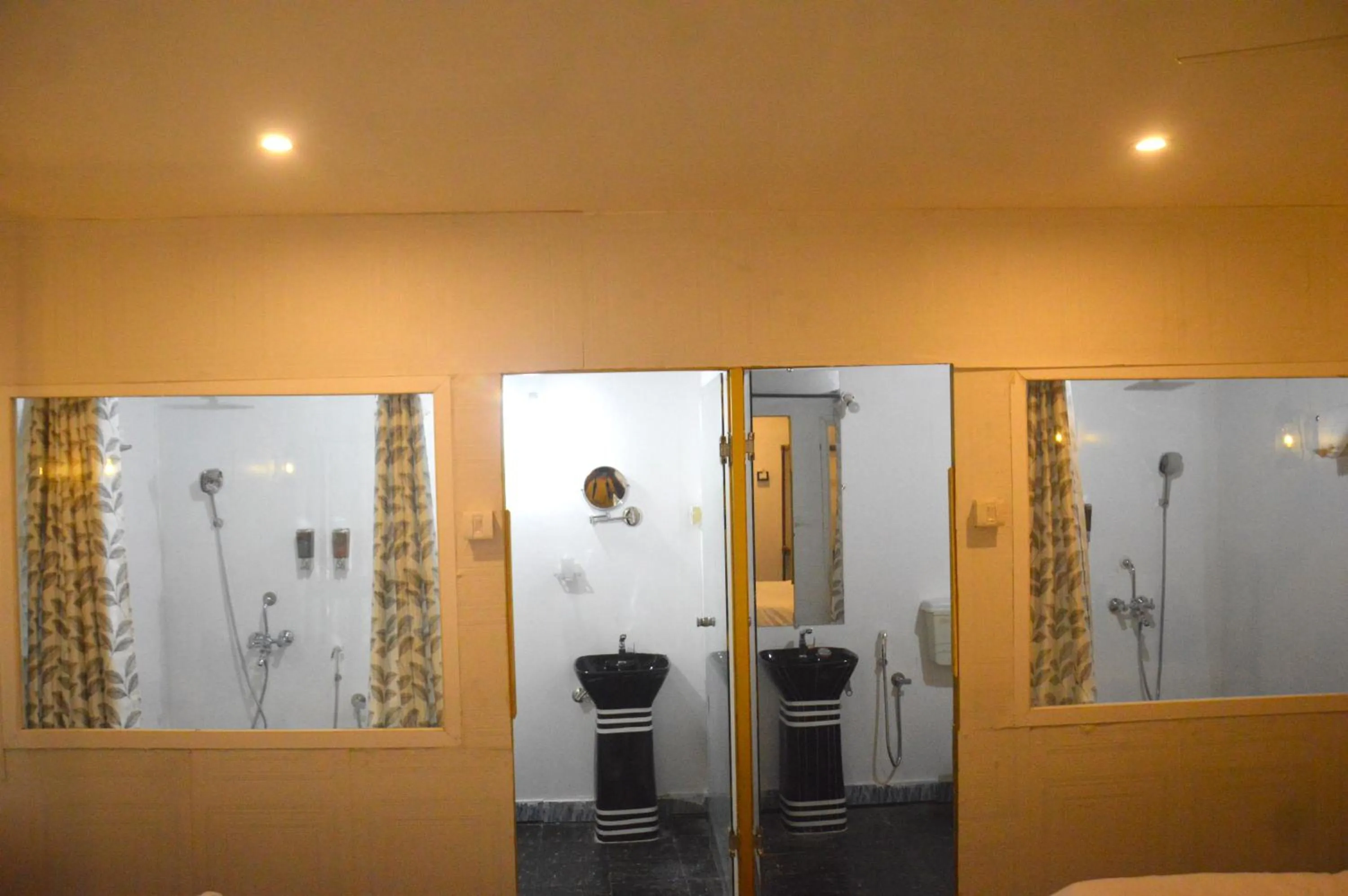 Shower in SUNBATH beach EXOTICA