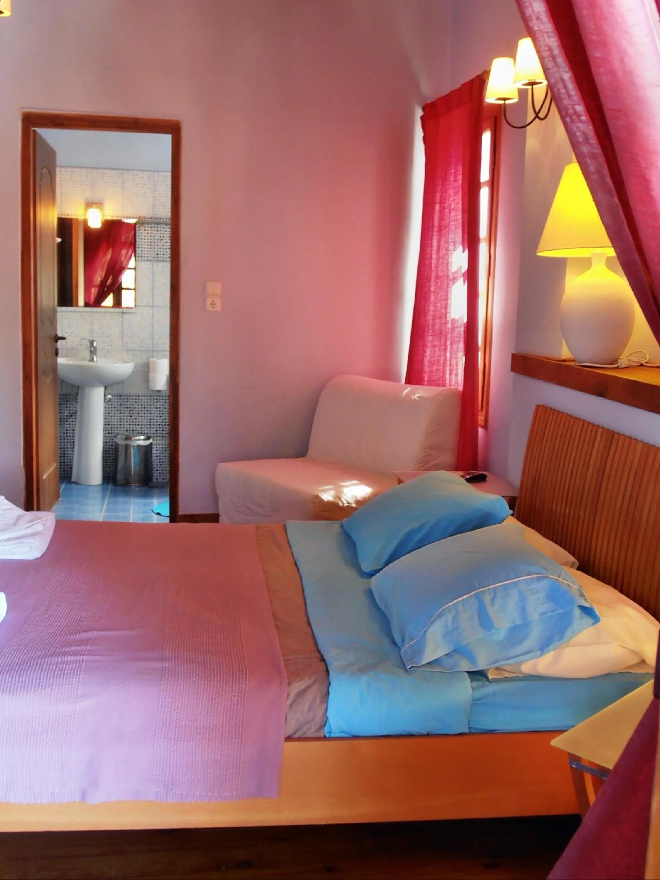 Bed in Ilios Studios