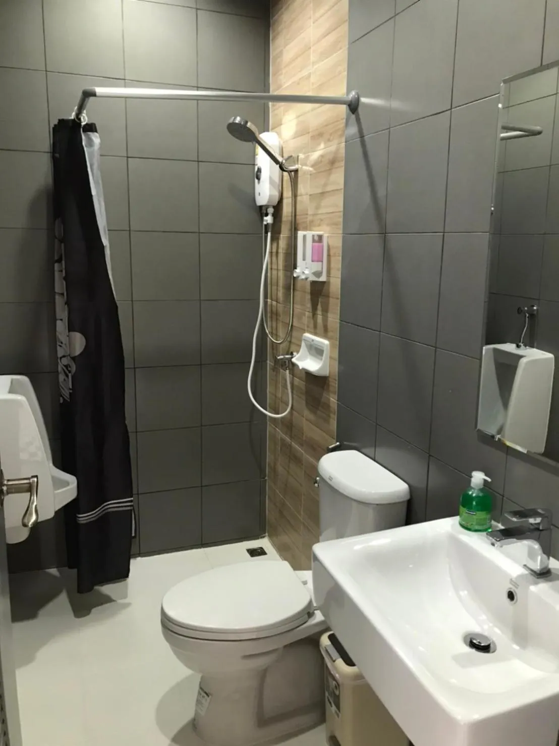 Bathroom in Yaowarate Sport Club and Resort ไร่เยาวเรศ