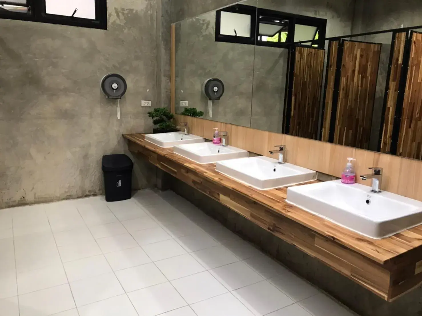 Bathroom in Yaowarate Sport Club and Resort ไร่เยาวเรศ Bathroom in Yaowarate Sport Club and Resort ไร่เยาวเรศ