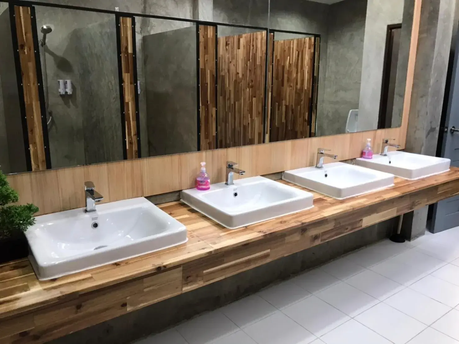 Economy Triple Room with Shared Bathroom in Yaowarate Sport Club and Resort ไร่เยาวเรศ Economy Triple Room with Shared Bathroom in Yaowarate Sport Club and Resort ไร่เยาวเรศ
