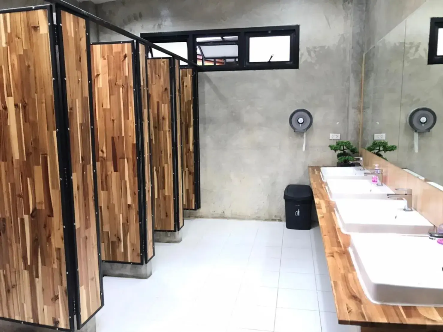 Bathroom in Yaowarate Sport Club and Resort ไร่เยาวเรศ Bathroom in Yaowarate Sport Club and Resort ไร่เยาวเรศ