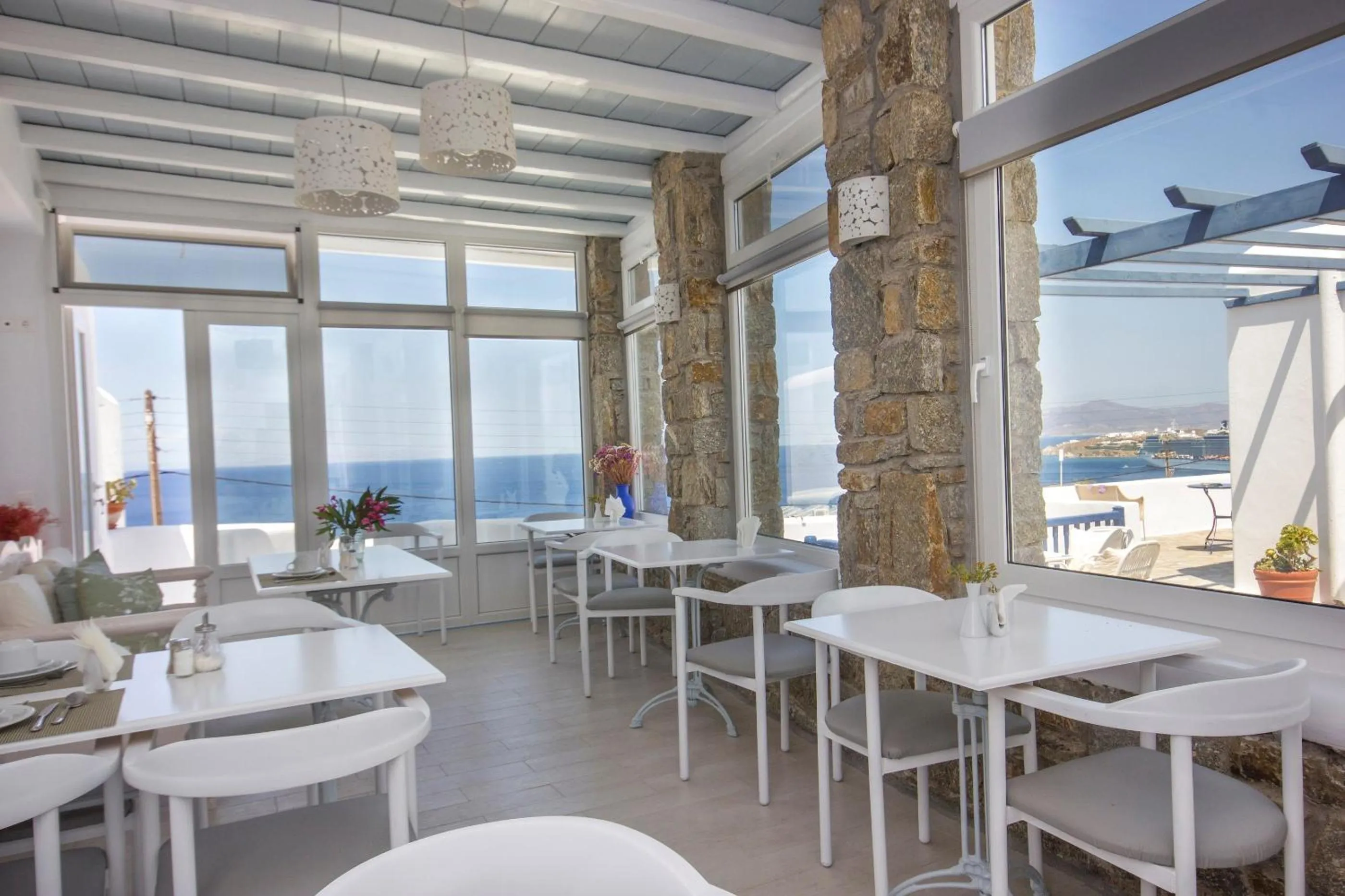 Restaurant/places to eat in Hotel Spanelis