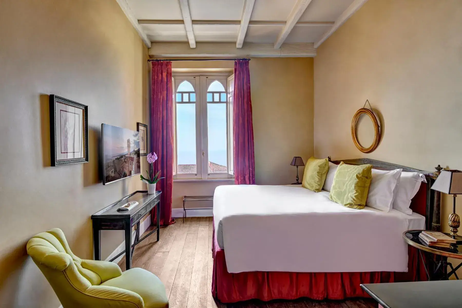 Photo of the whole room, Bed in Palazzo Vecchio Taormina Photo of the whole room, Bed in Palazzo Vecchio Taormina