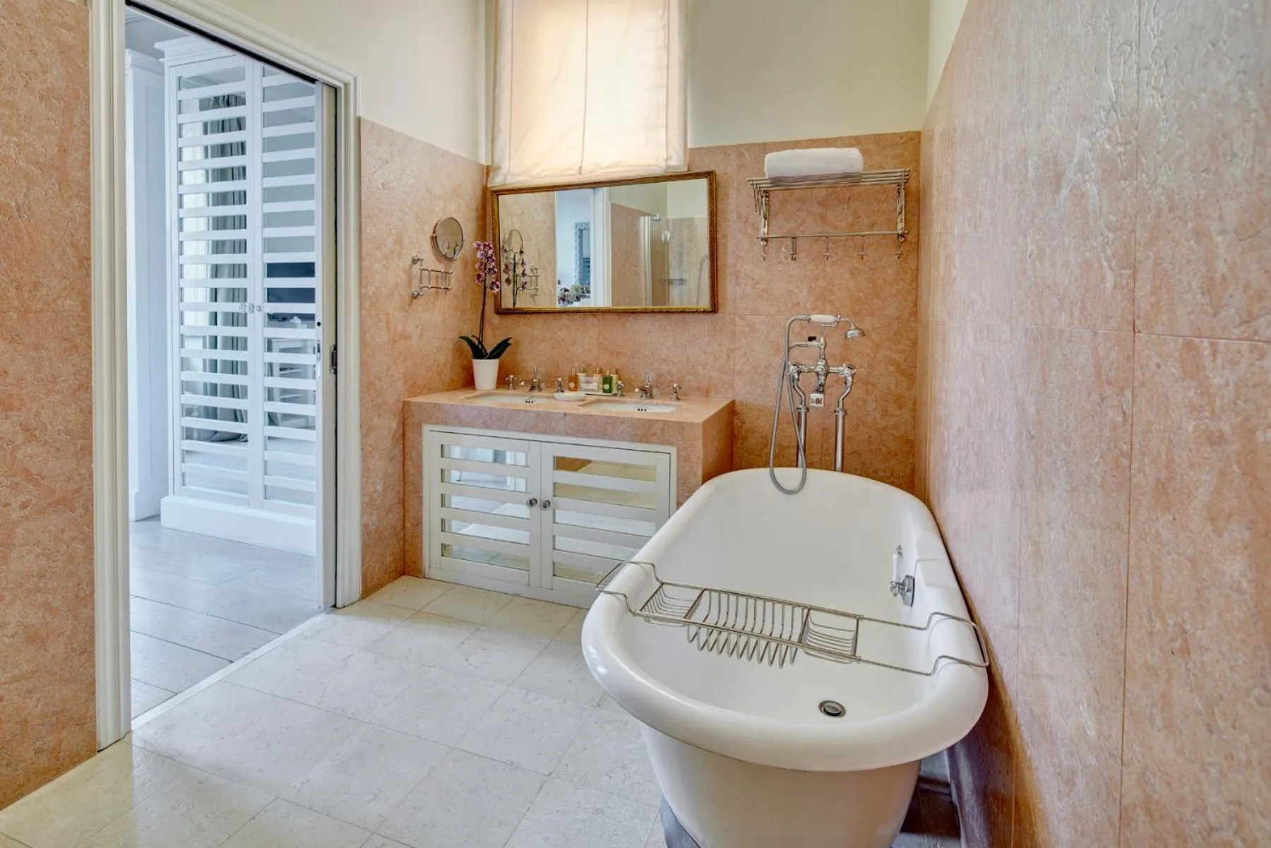 Bathroom in Palazzo Vecchio Taormina