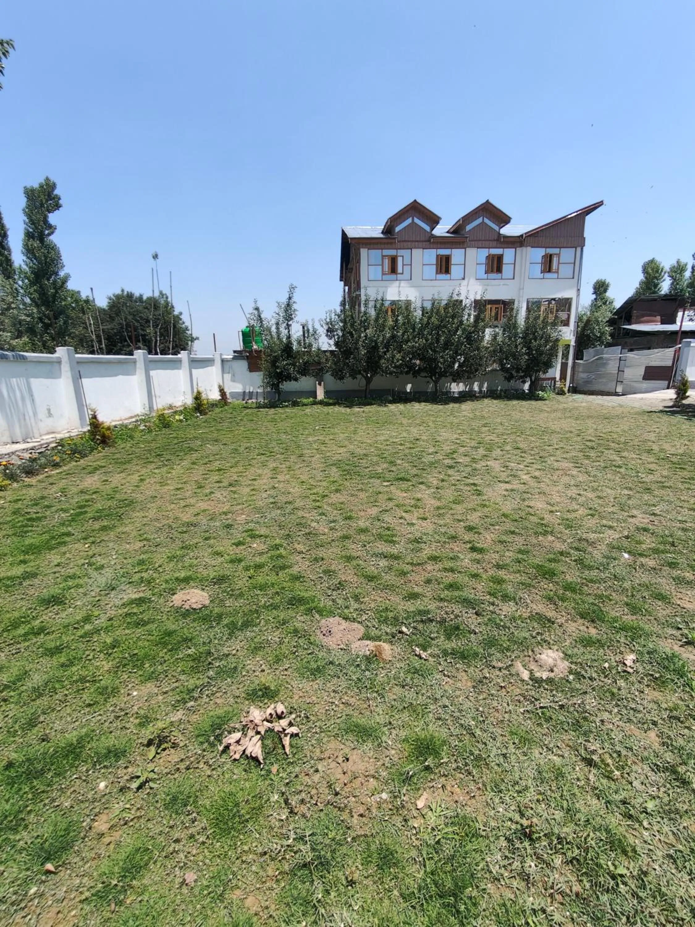 Garden view in Gulsitara Resorts-Gulmarg