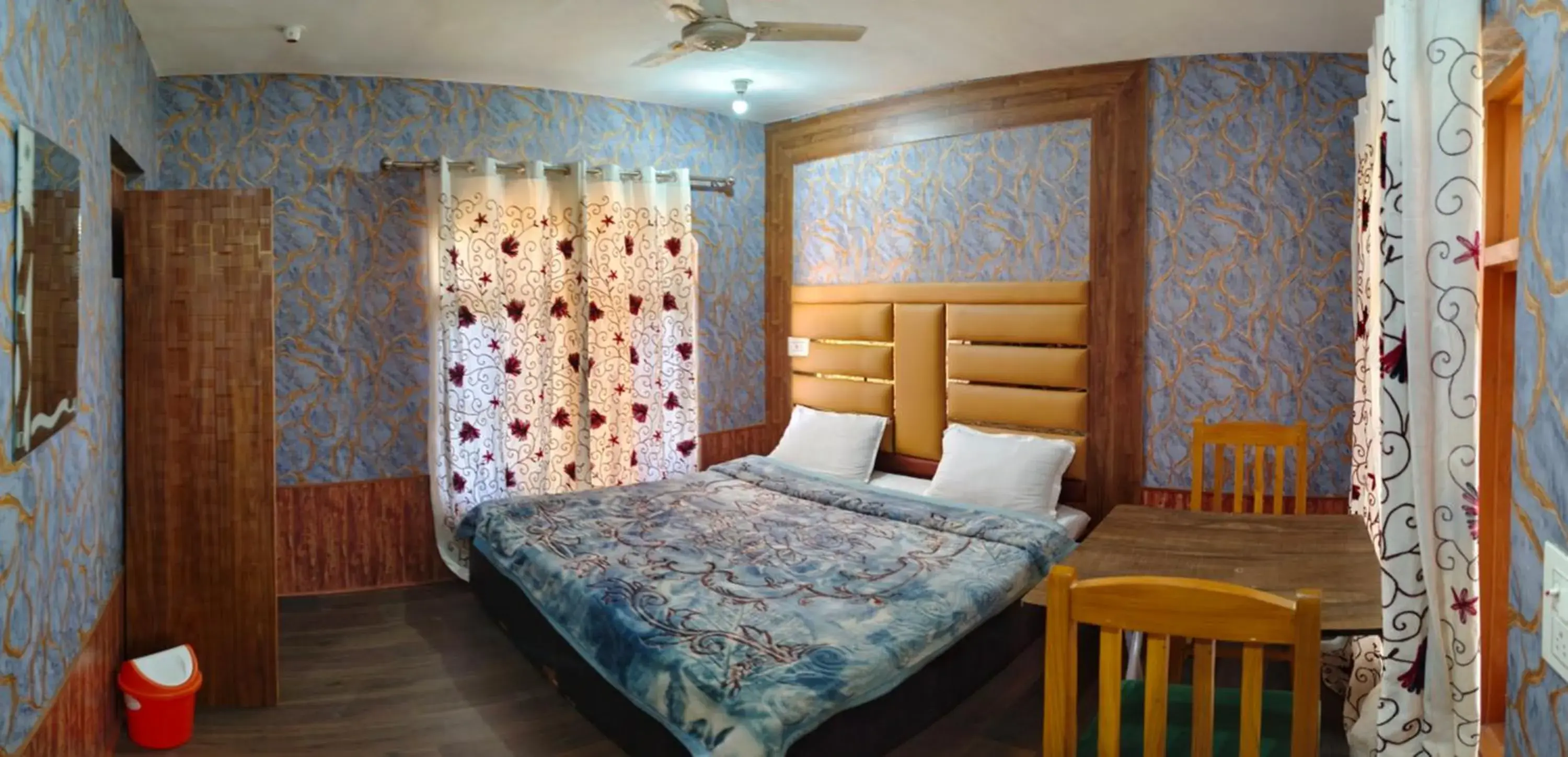 Bedroom, Bed in Gulsitara Resorts-Gulmarg Bedroom, Bed in Gulsitara Resorts-Gulmarg