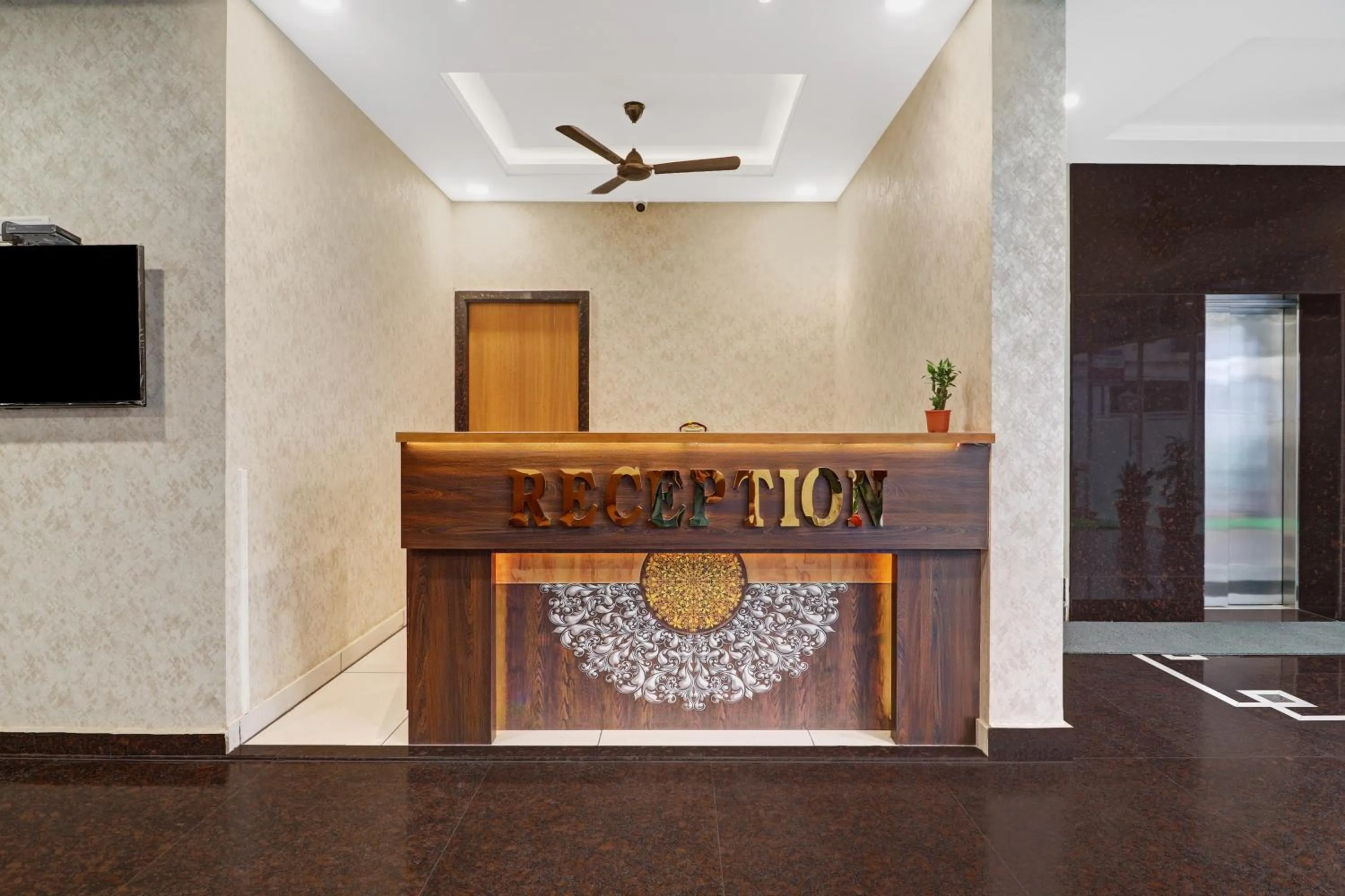 Lobby or reception in Treebo Virat Residency, US Consulate