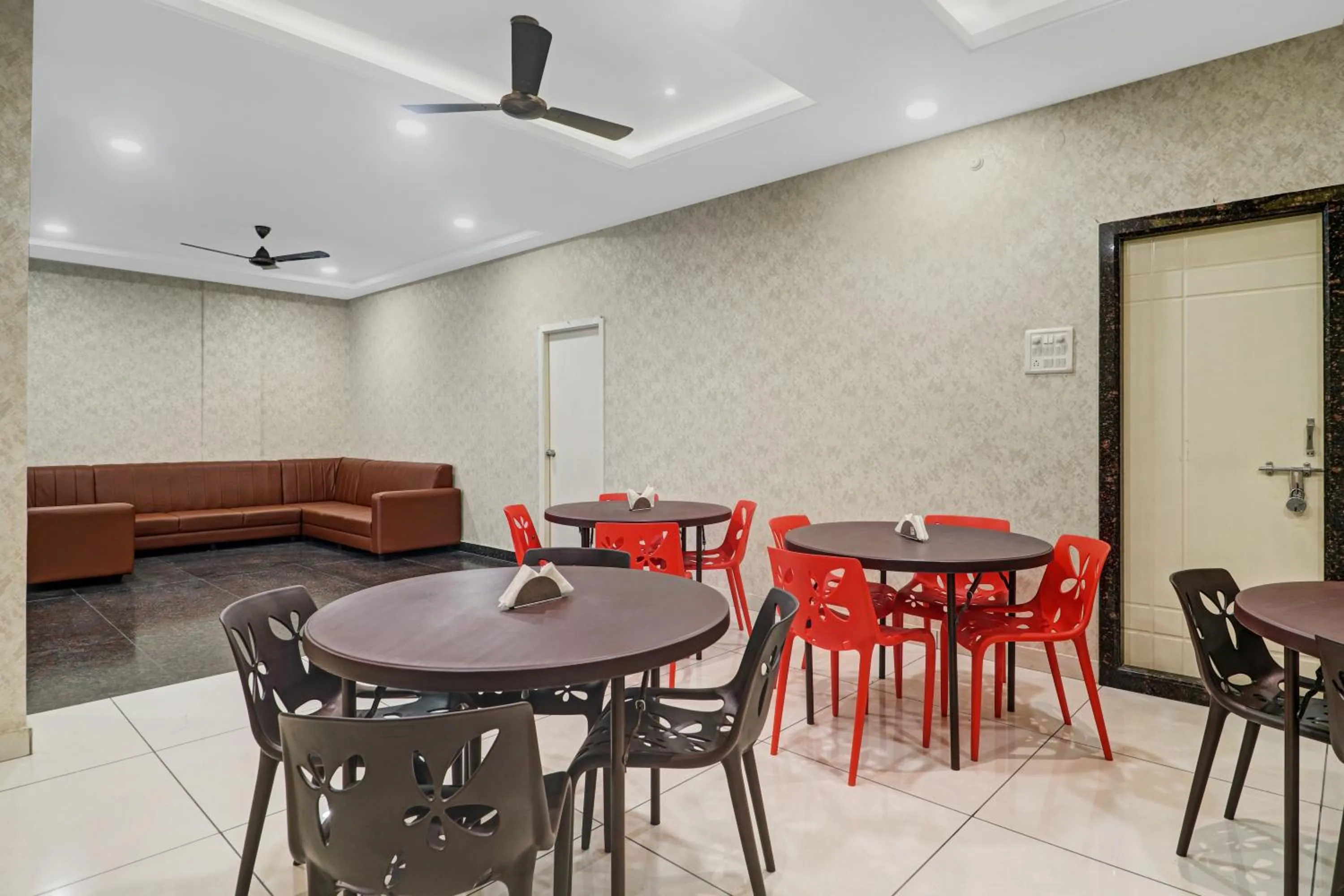 Restaurant/places to eat in Treebo Virat Residency, US Consulate