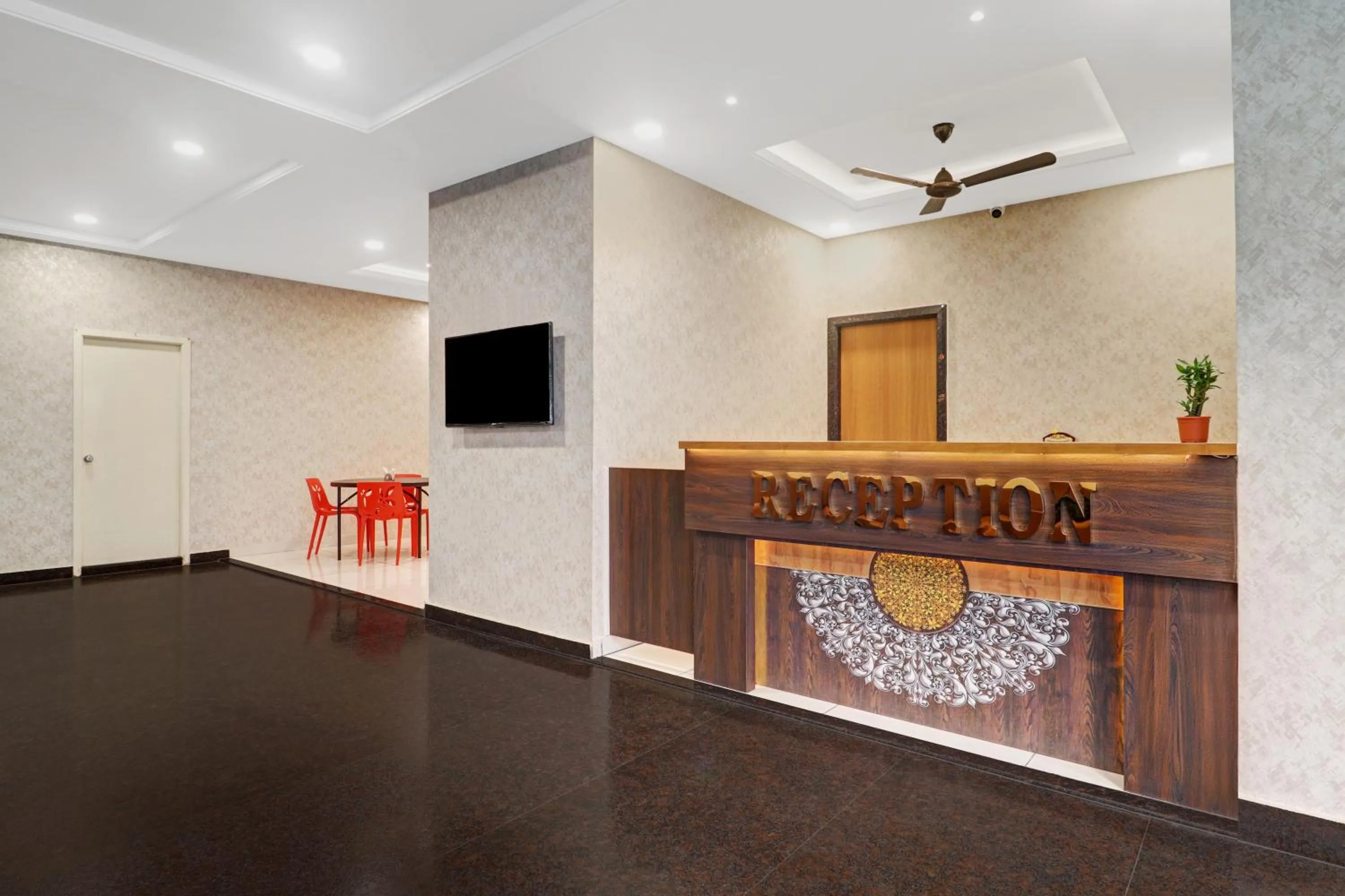 Lobby or reception in Treebo Virat Residency, US Consulate