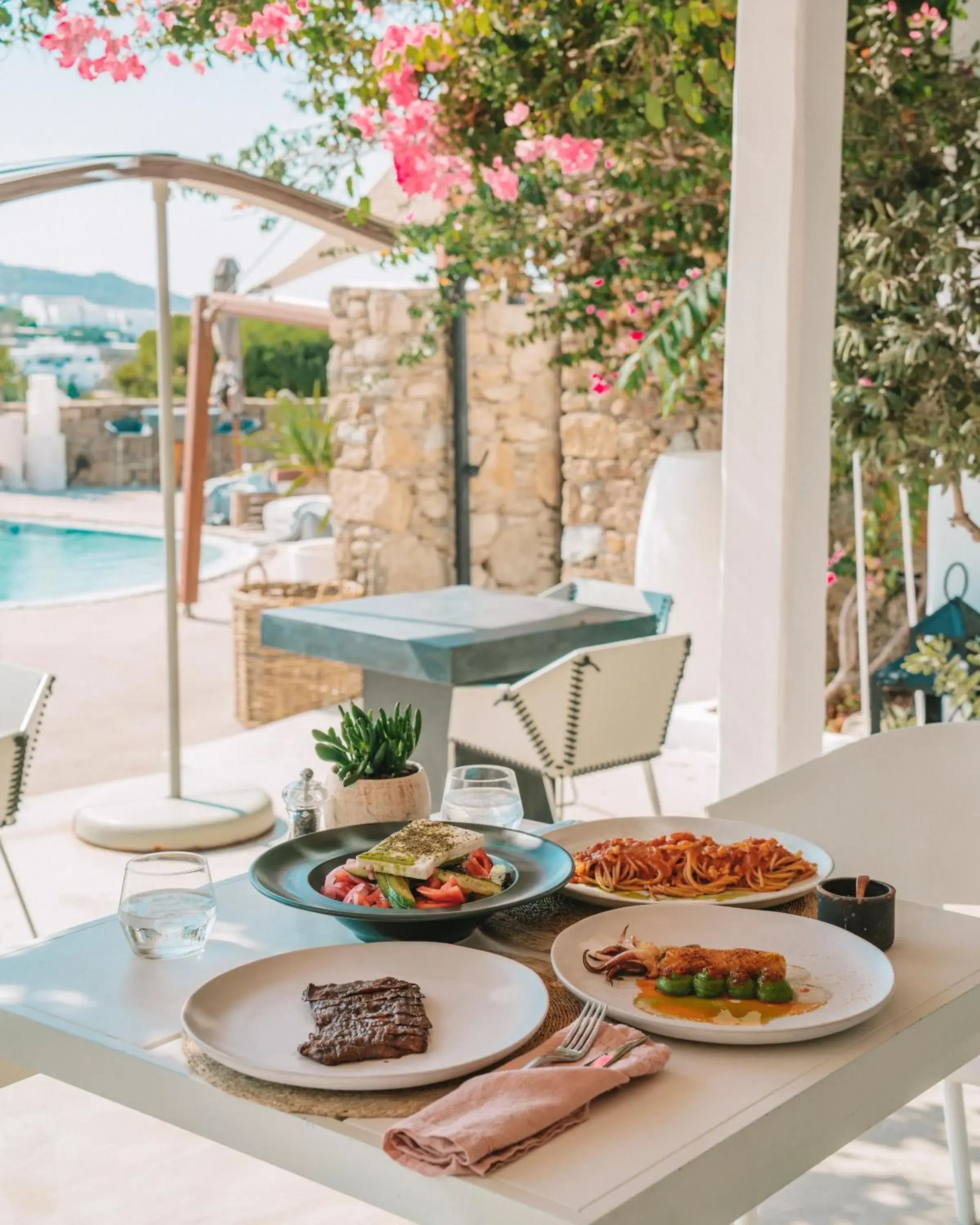 Restaurant/places to eat in Ostraco Suites Restaurant/places to eat in Ostraco Suites