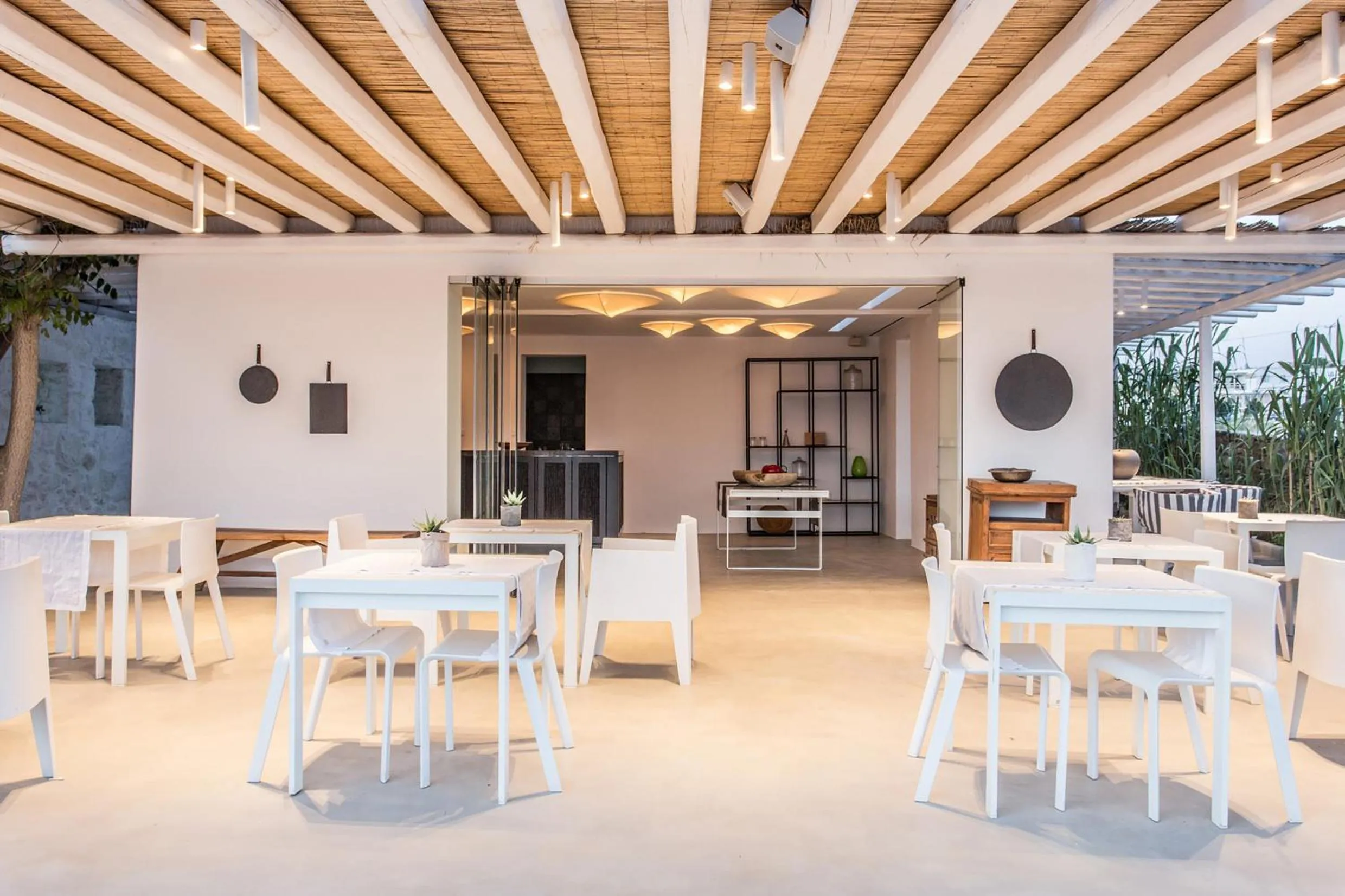 Restaurant/places to eat in Ostraco Suites