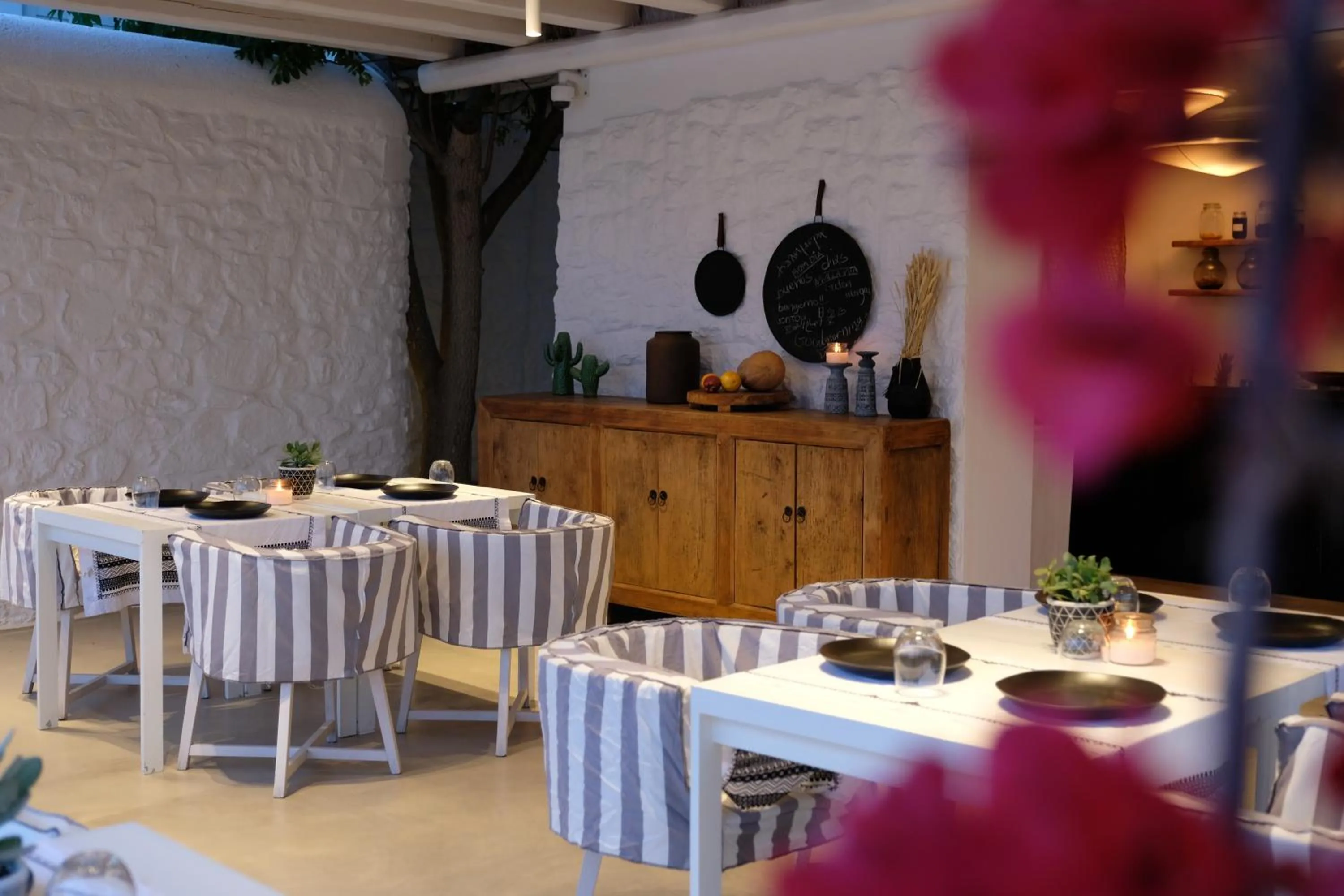 Restaurant/places to eat in Ostraco Suites