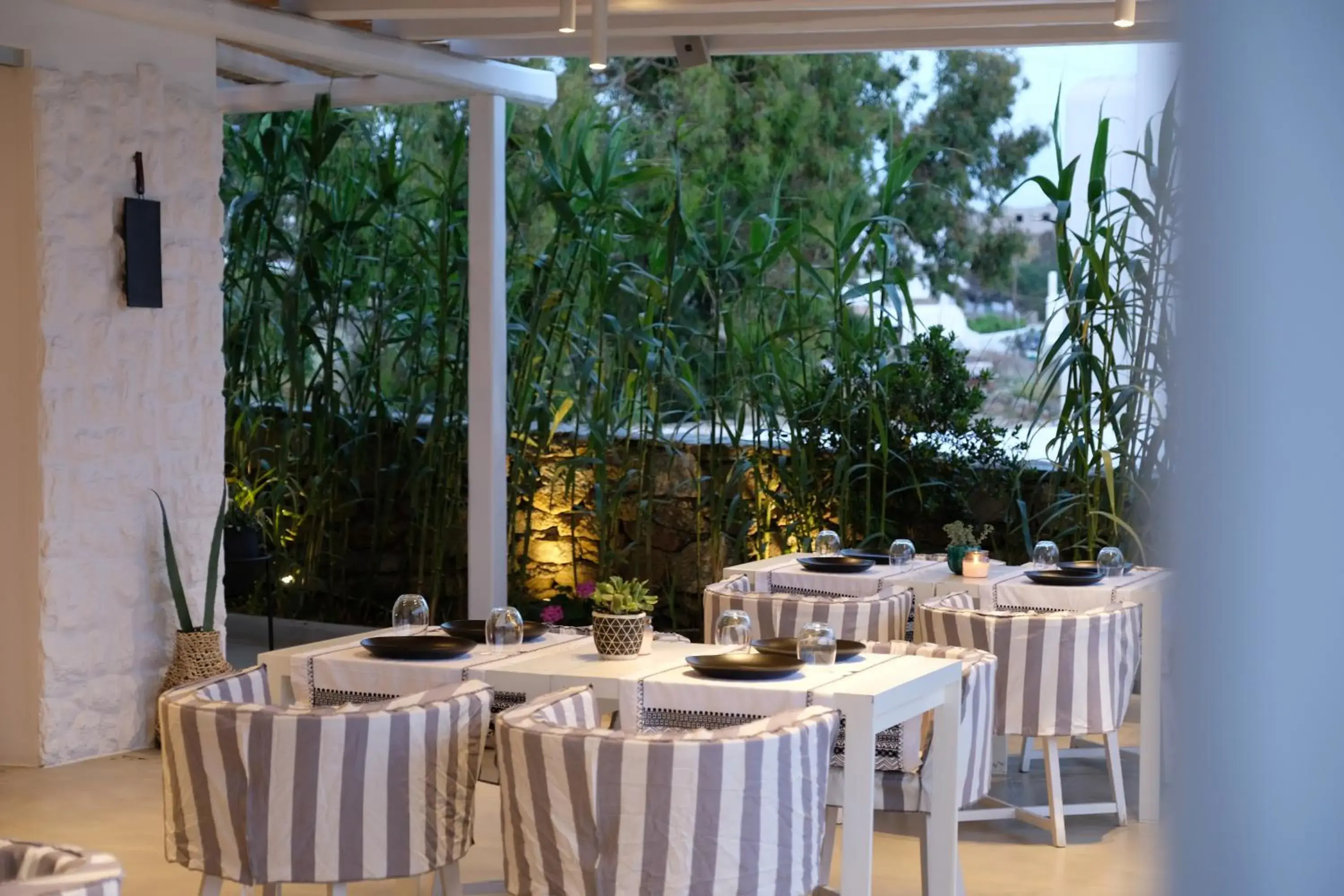 Restaurant/places to eat in Ostraco Suites Restaurant/places to eat in Ostraco Suites