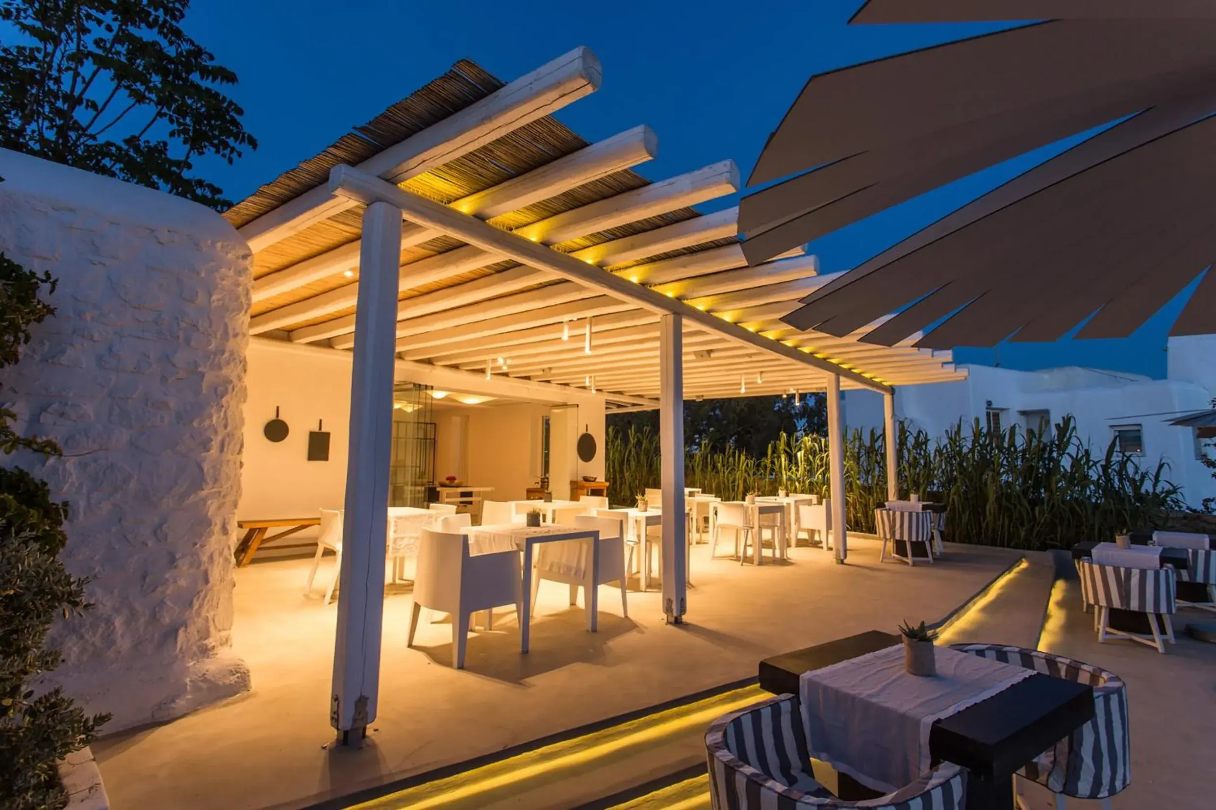 Restaurant/places to eat in Ostraco Suites Restaurant/places to eat in Ostraco Suites