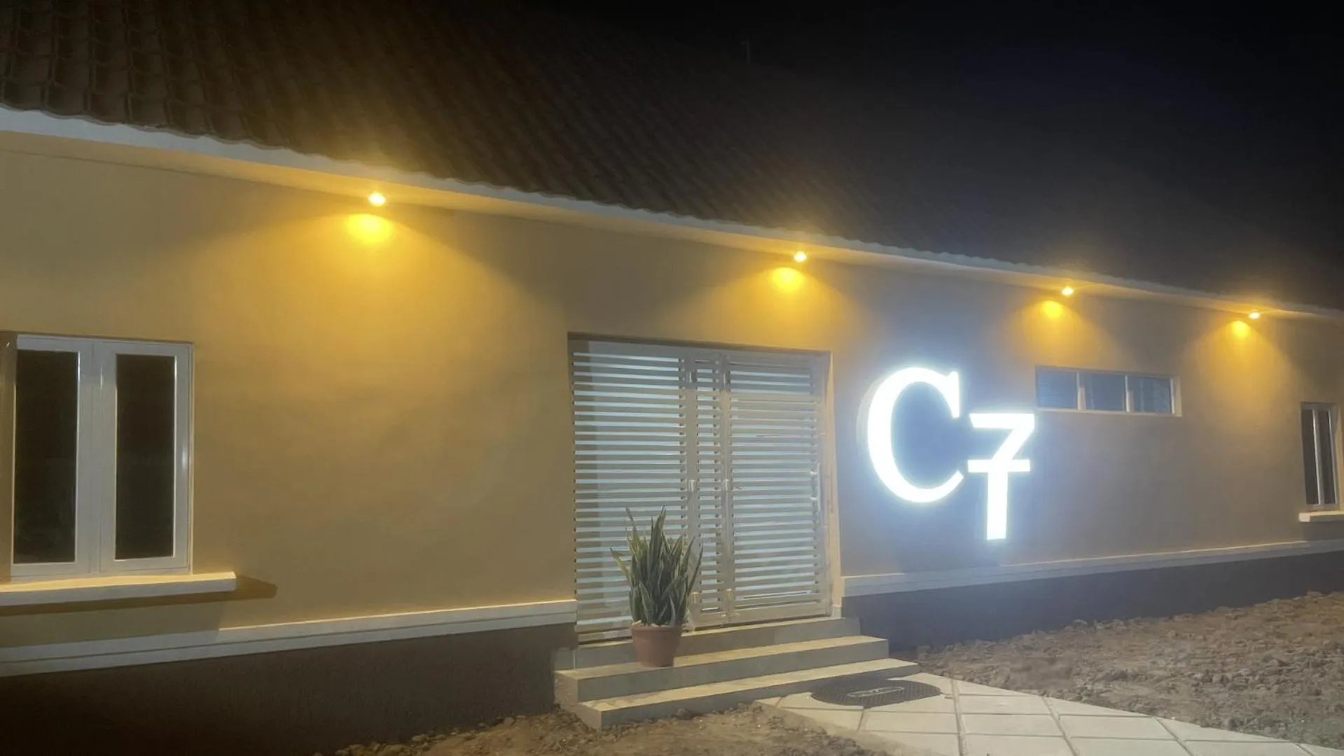 Facade/entrance in C7 Hazelwood Residence & Suites