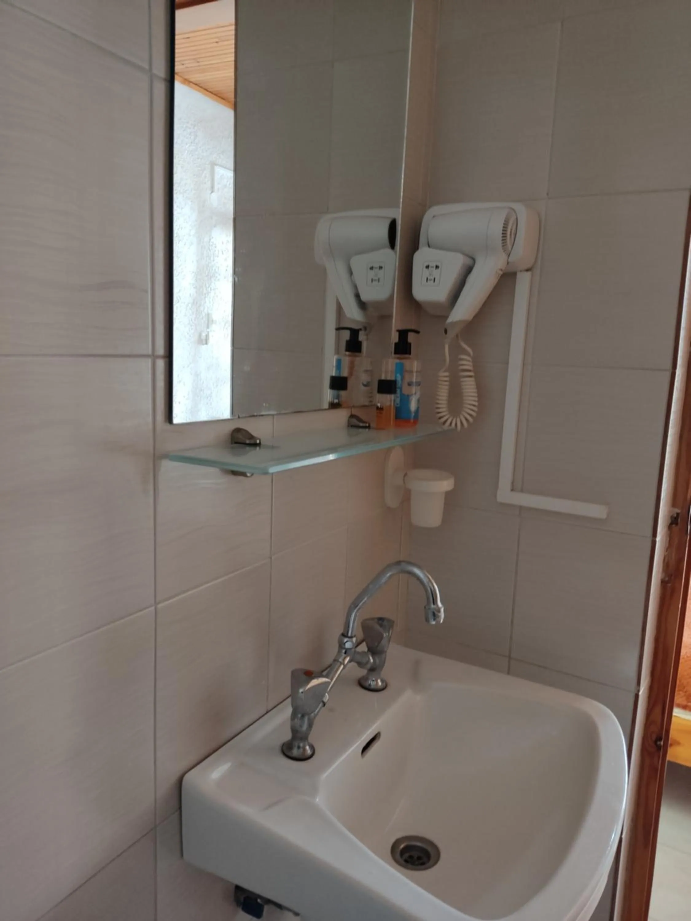 Bathroom in Kissandros Hotel