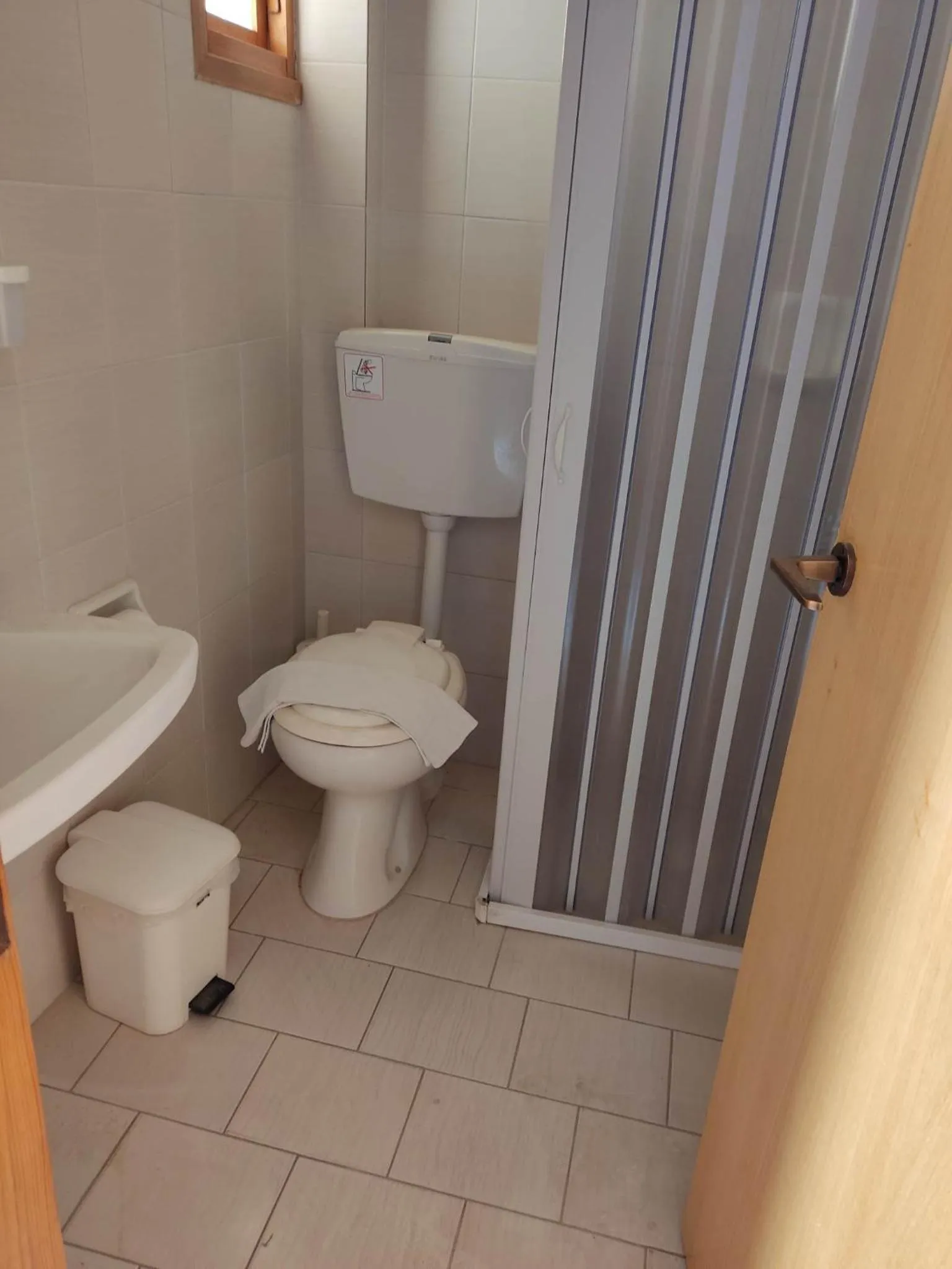 Toilet in Kissandros Hotel