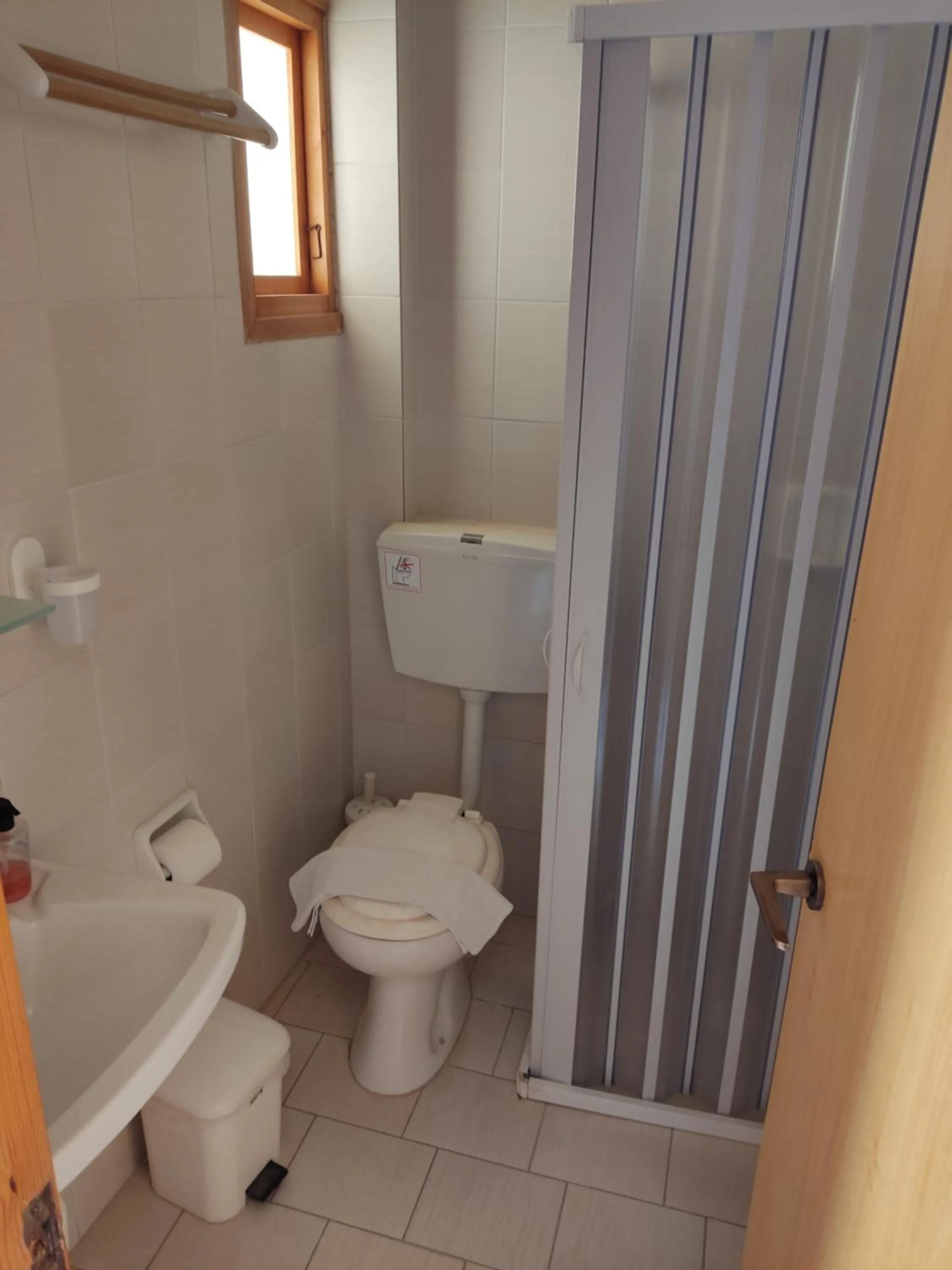 Toilet in Kissandros Hotel