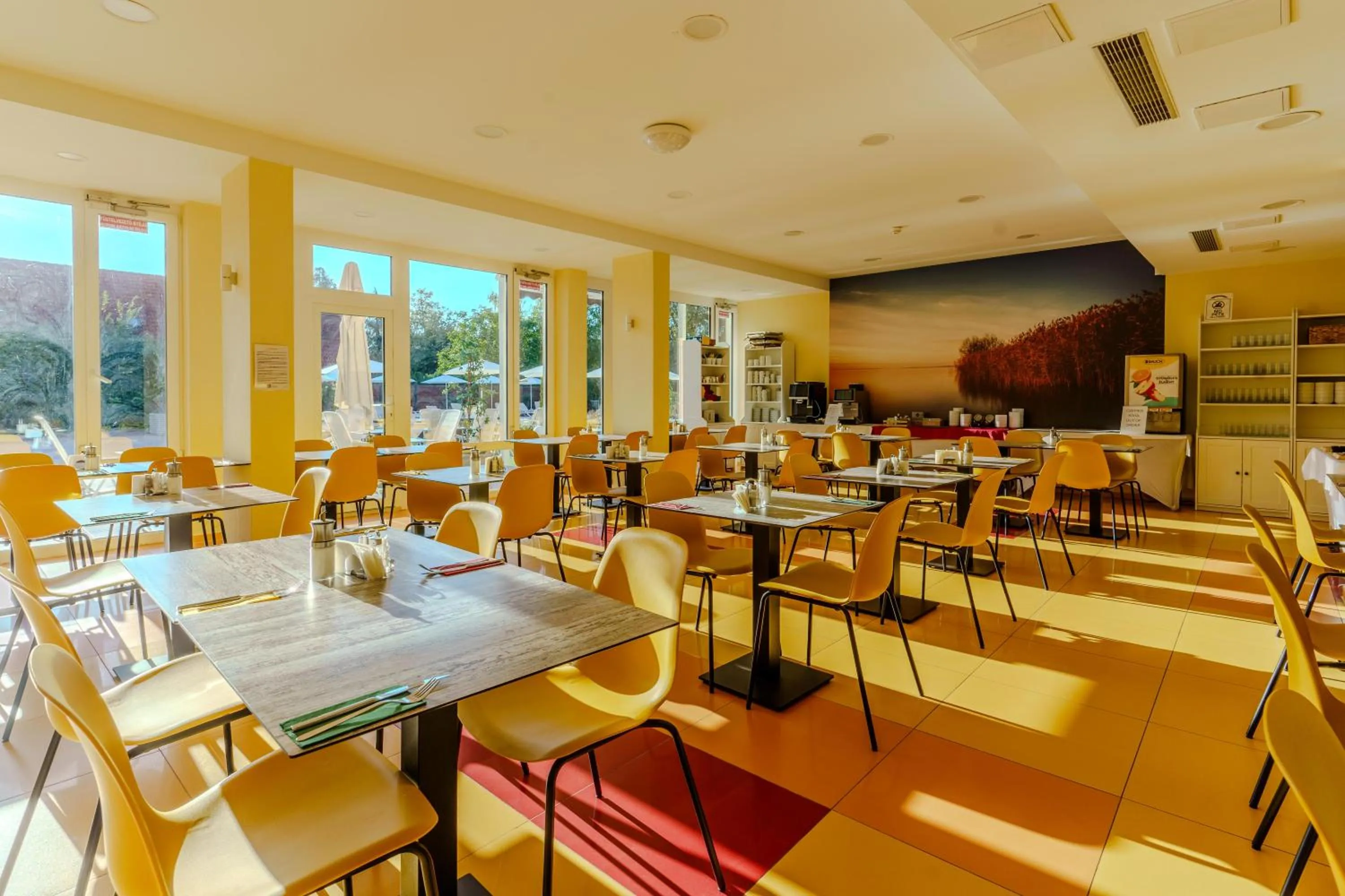 Restaurant/places to eat in Colors Holiday Hotel