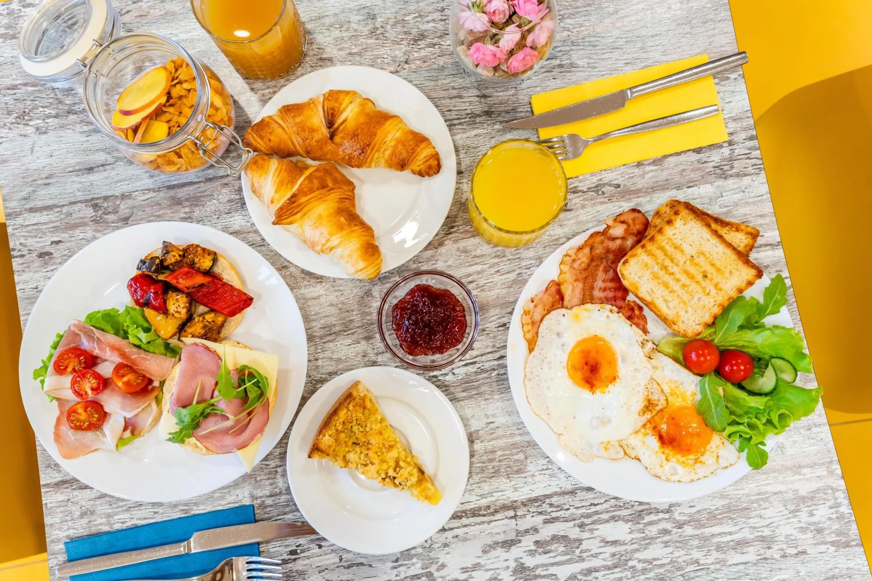 Buffet breakfast in Colors Holiday Hotel