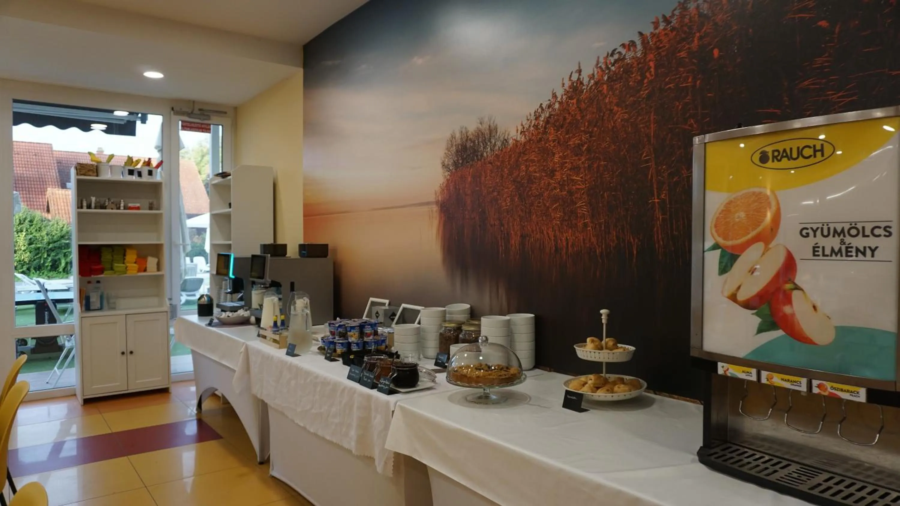 Breakfast in Colors Holiday Hotel