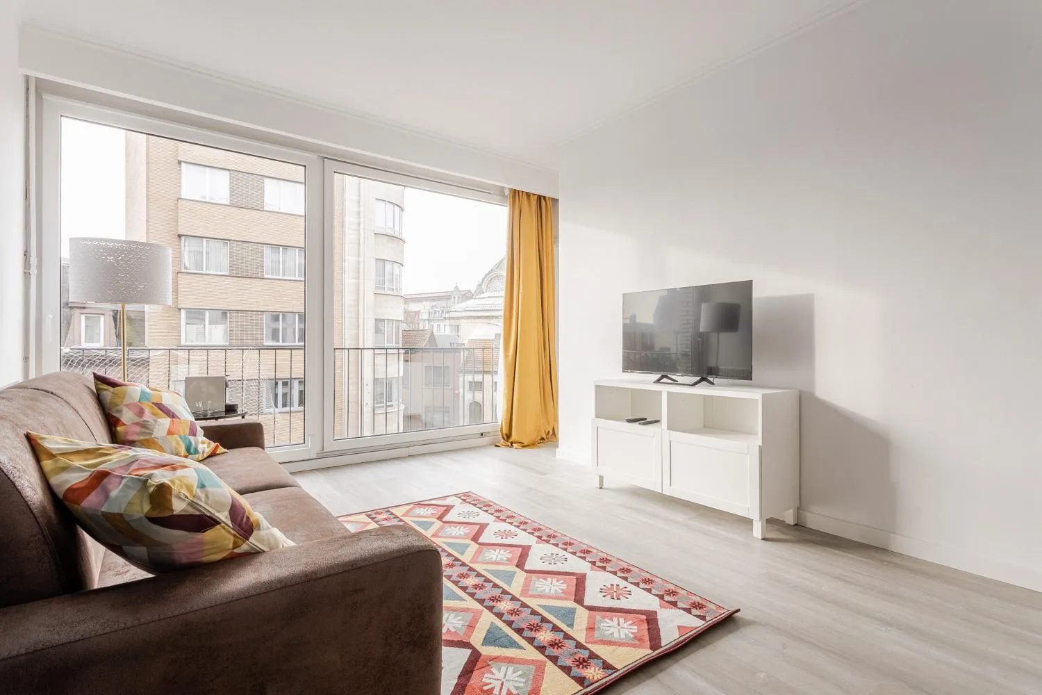 TV and multimedia in Center of Antwerp, Fully Equipped, Train Station