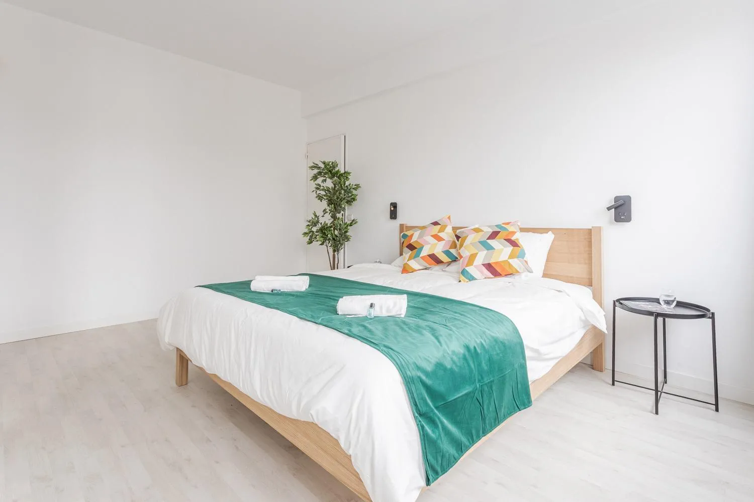 Bed in Center of Antwerp, Fully Equipped, Train Station
