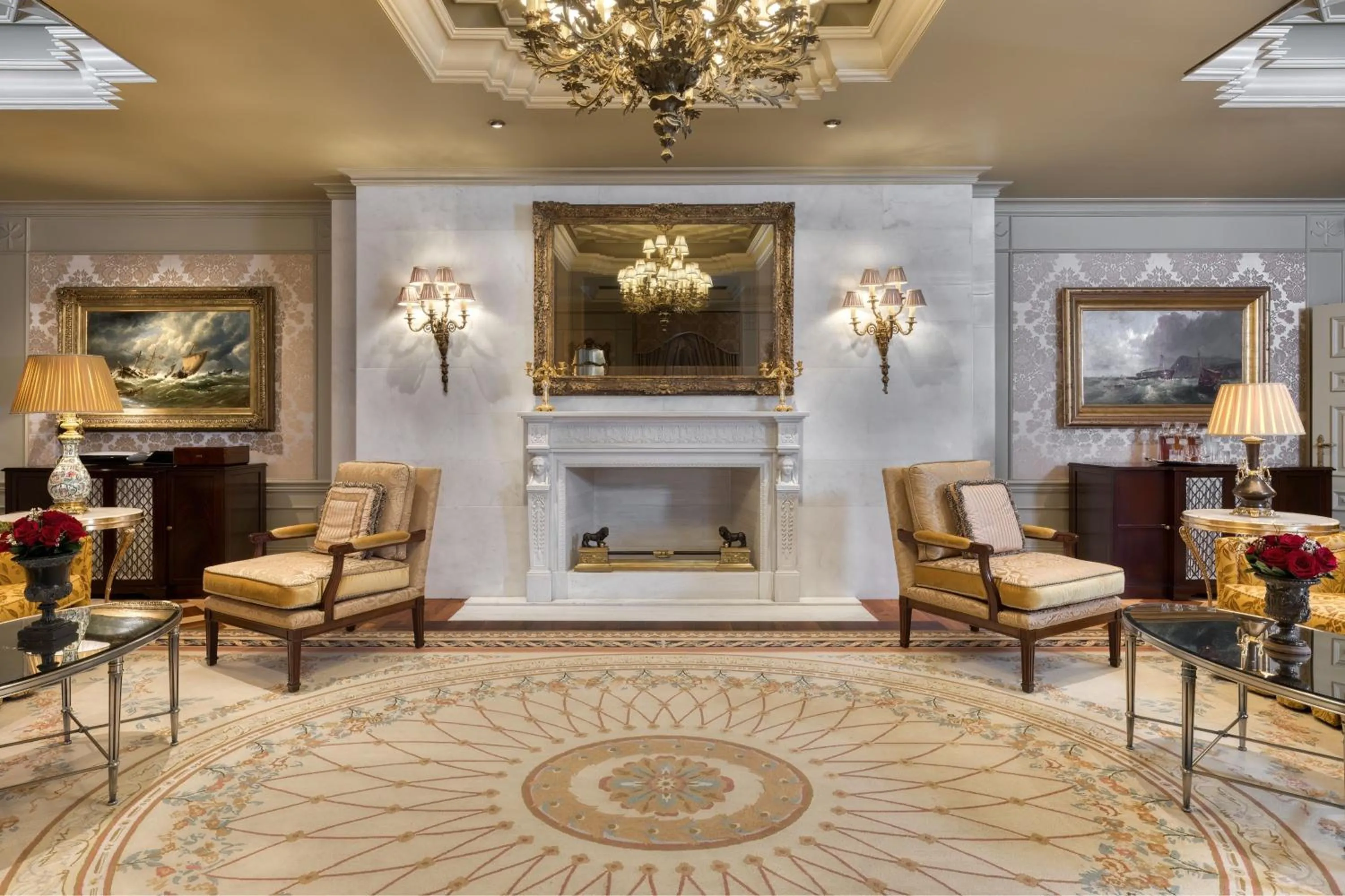 Living room in Hotel Grande Bretagne, a Luxury Collection Hotel, Athens