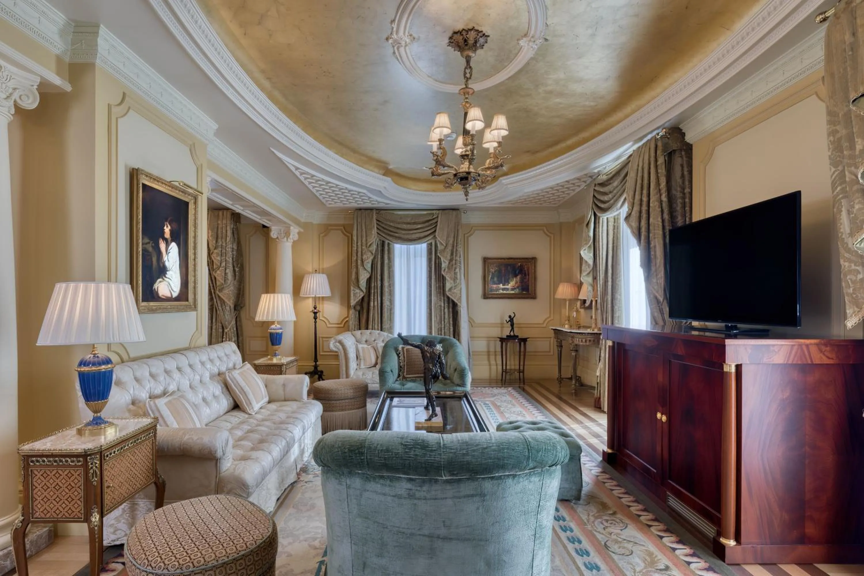 Living room in Hotel Grande Bretagne, a Luxury Collection Hotel, Athens