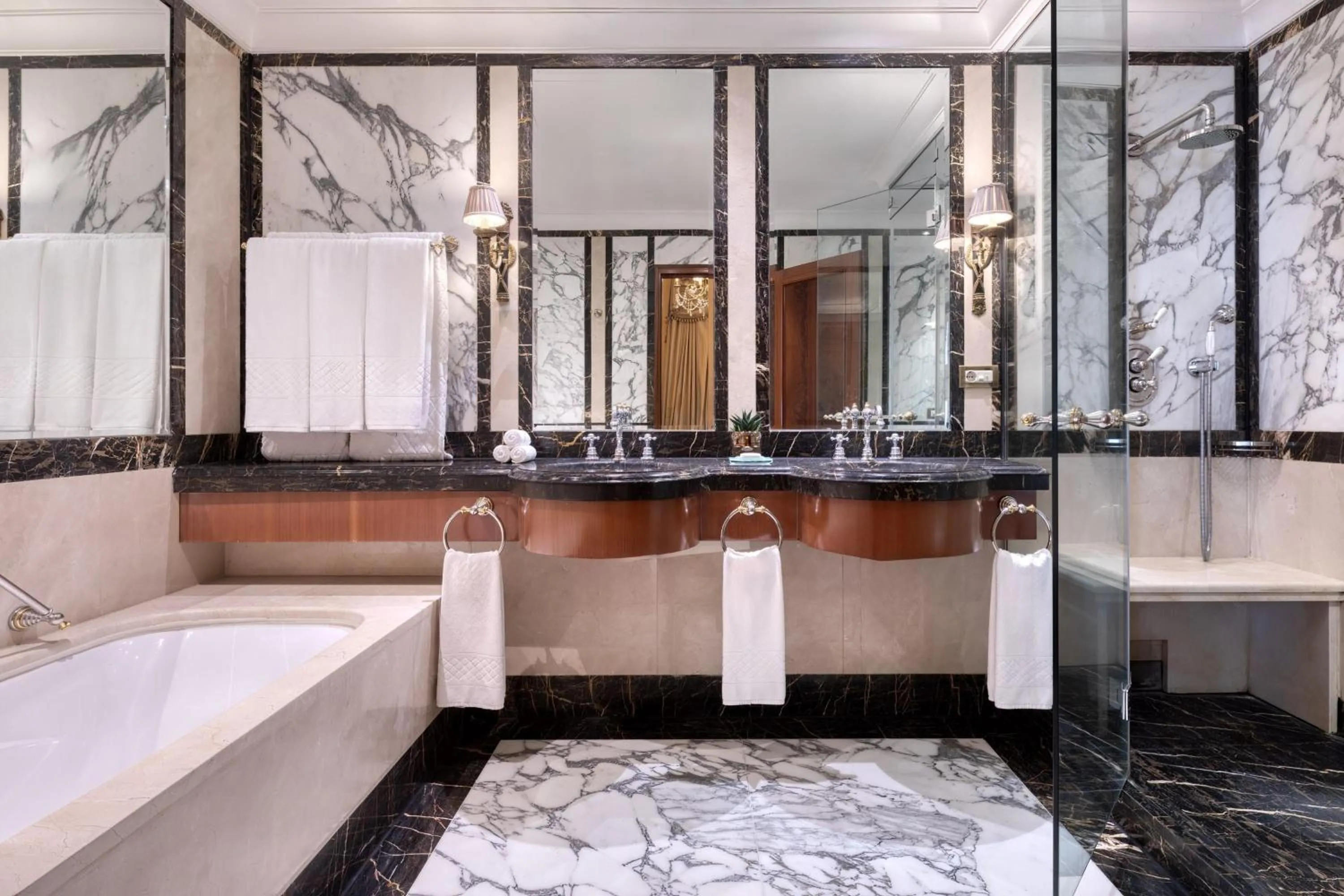 Bathroom in Hotel Grande Bretagne, a Luxury Collection Hotel, Athens