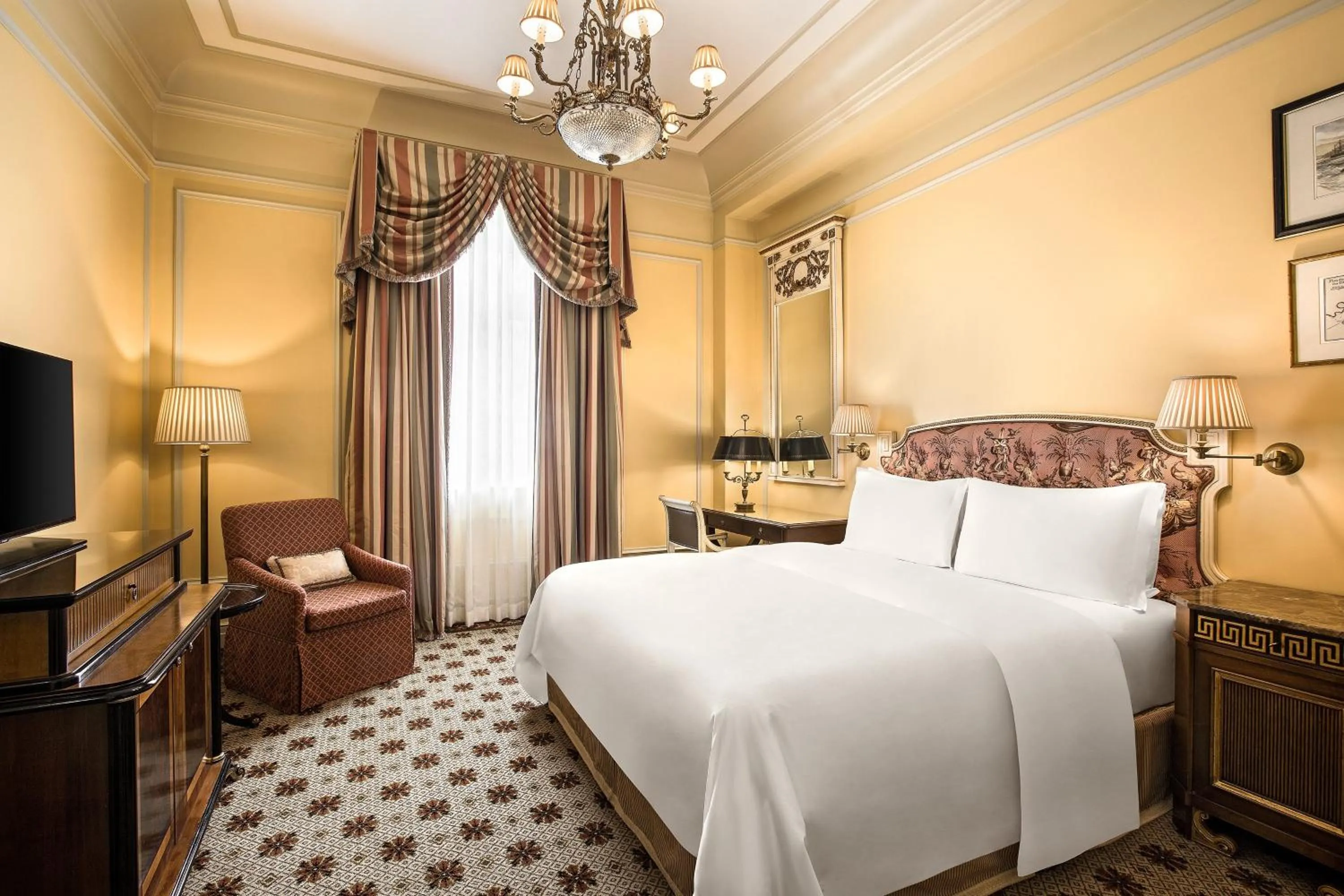 Photo of the whole room, Bed in Hotel Grande Bretagne, a Luxury Collection Hotel, Athens
