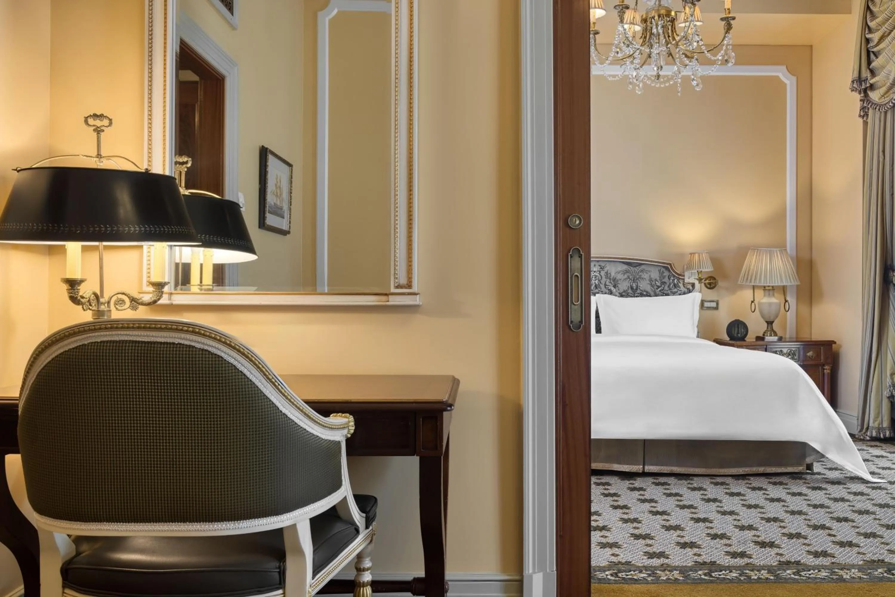 Living room, Bed in Hotel Grande Bretagne, a Luxury Collection Hotel, Athens