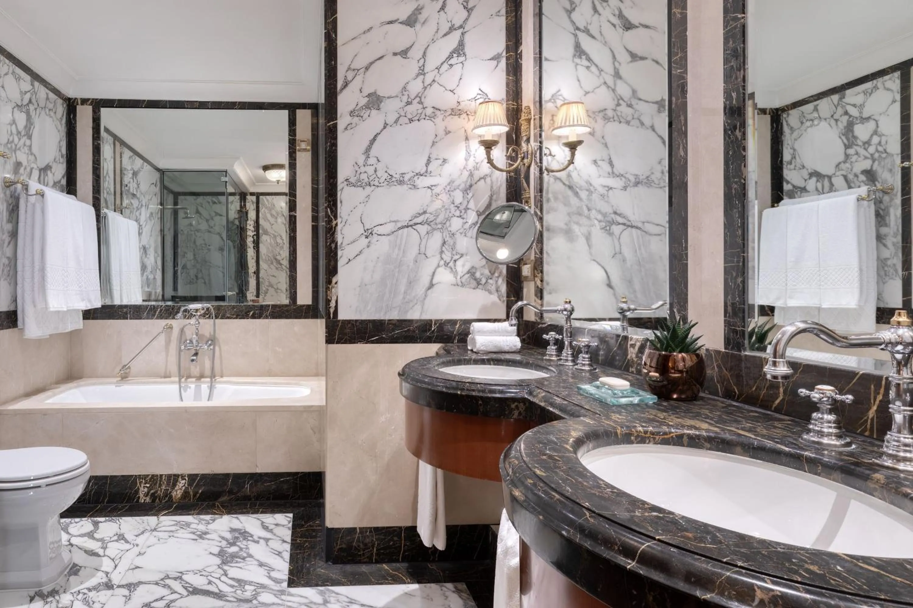 Bathroom in Hotel Grande Bretagne, a Luxury Collection Hotel, Athens
