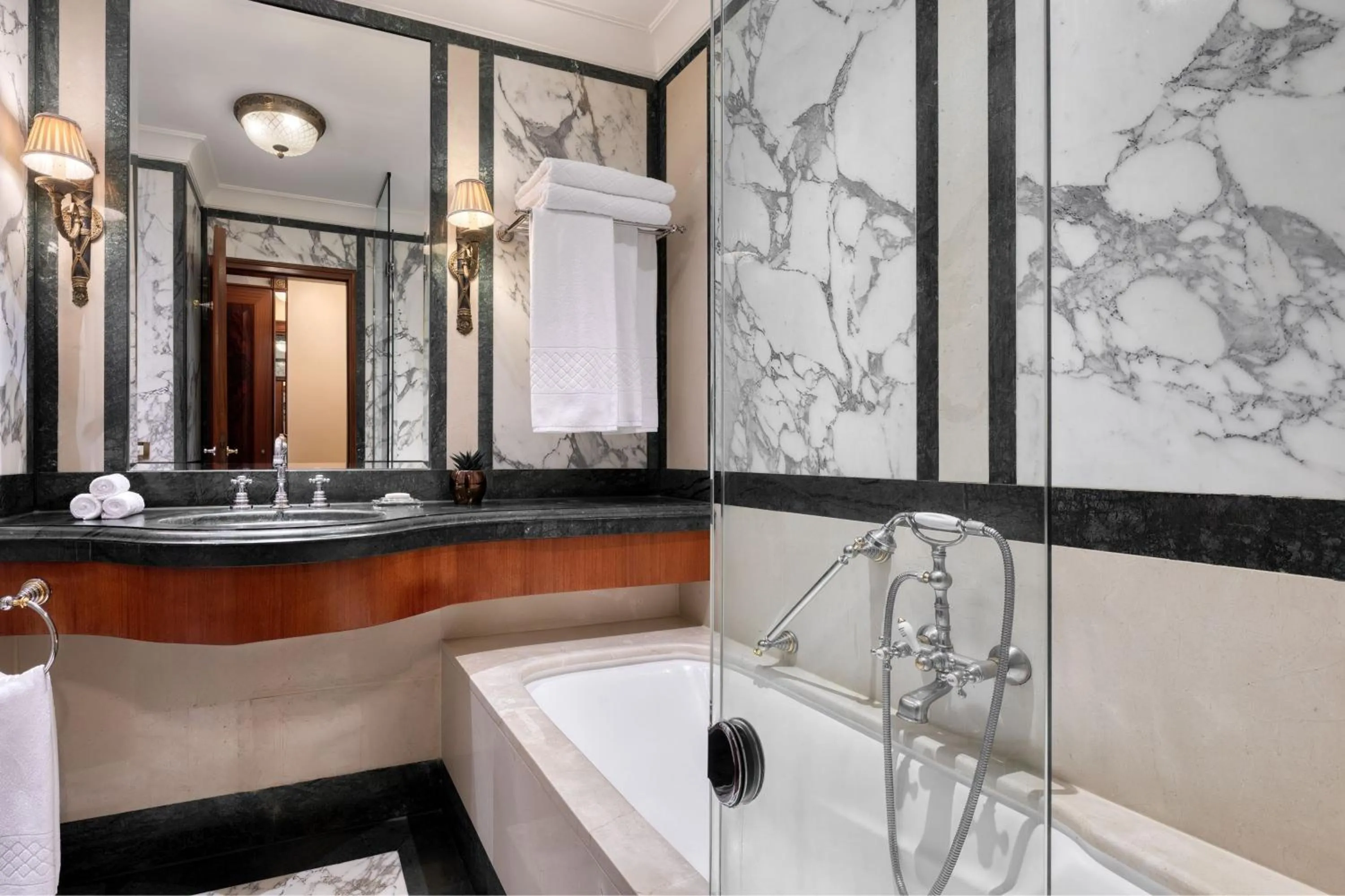 Bathroom in Hotel Grande Bretagne, a Luxury Collection Hotel, Athens