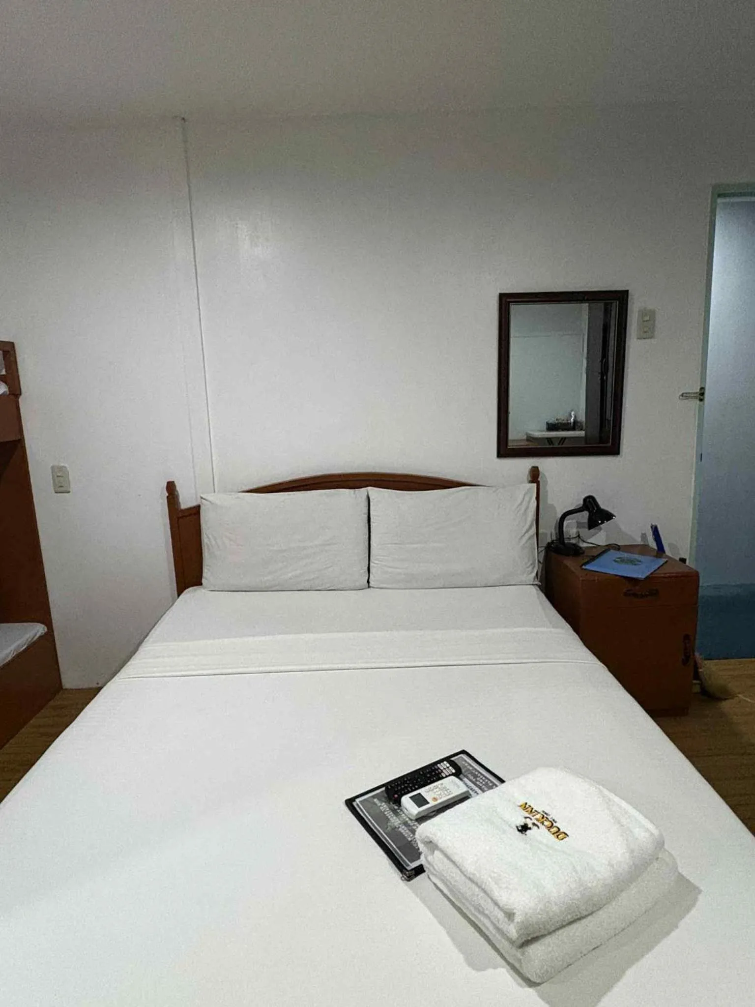 Bedroom, Bed in DUCK INN AND RESTAURANT