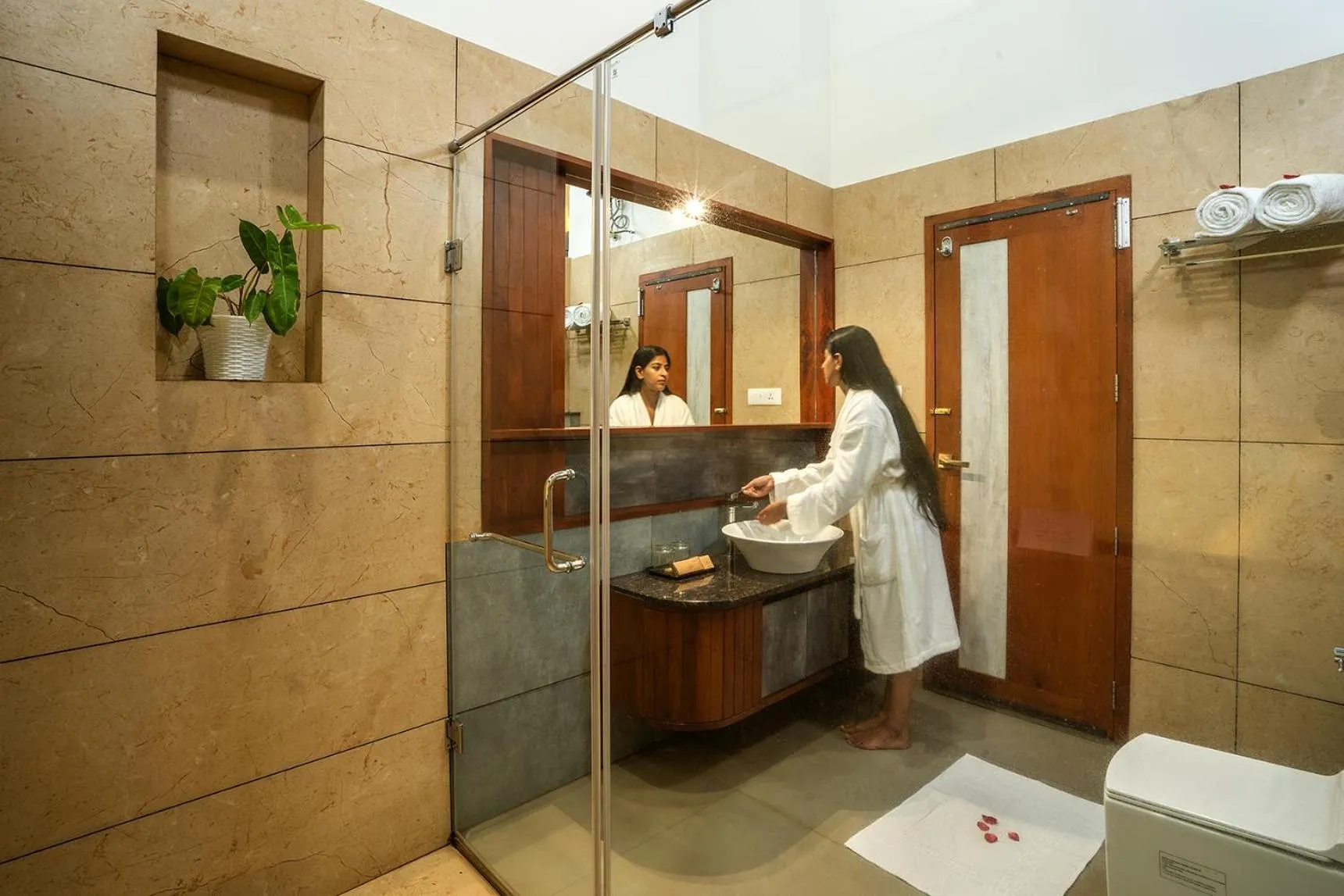 Shower in Crystal Kuruva Nature Resort & Spa