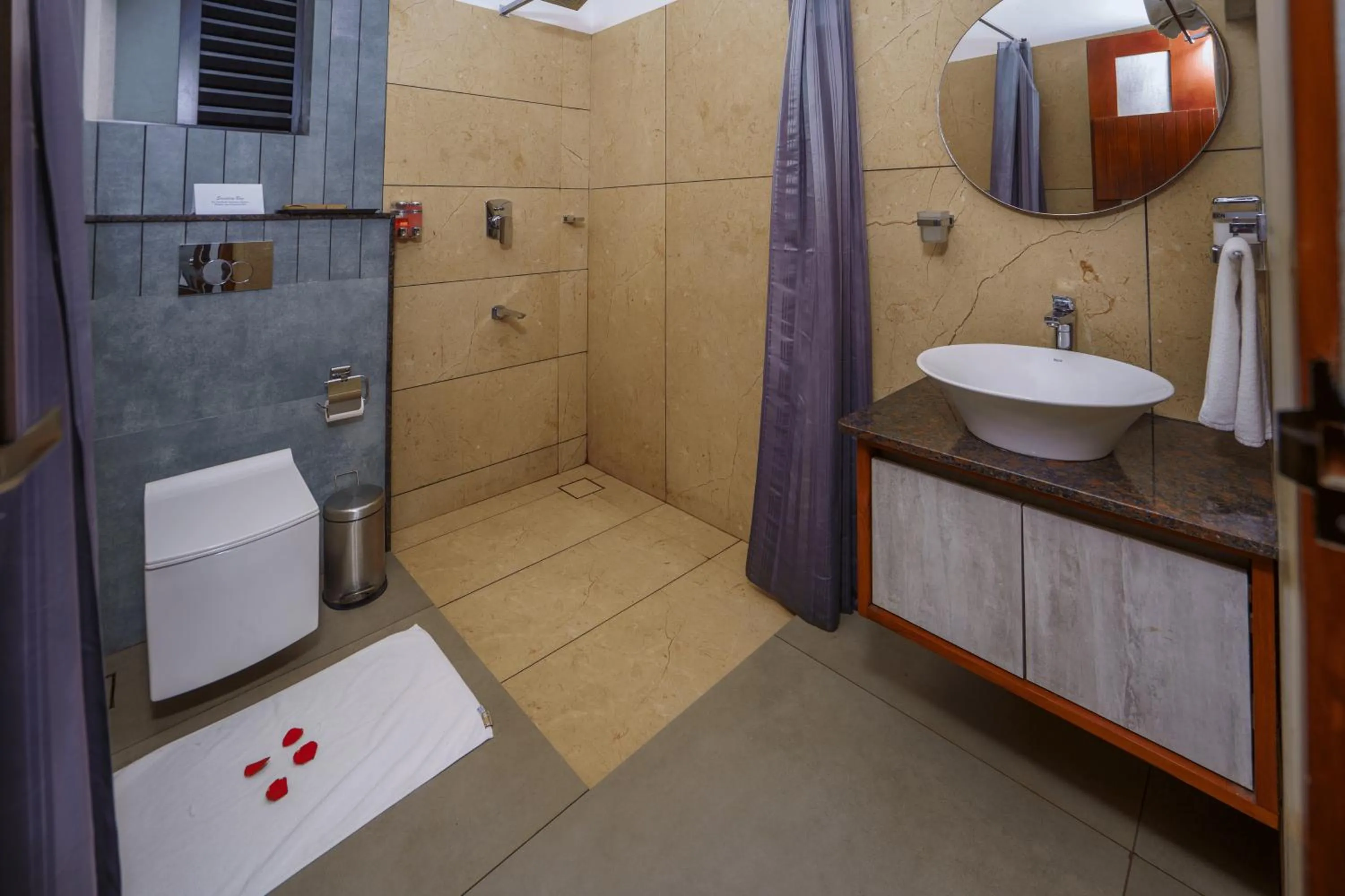 Toilet in Crystal Kuruva Nature Resort & Spa