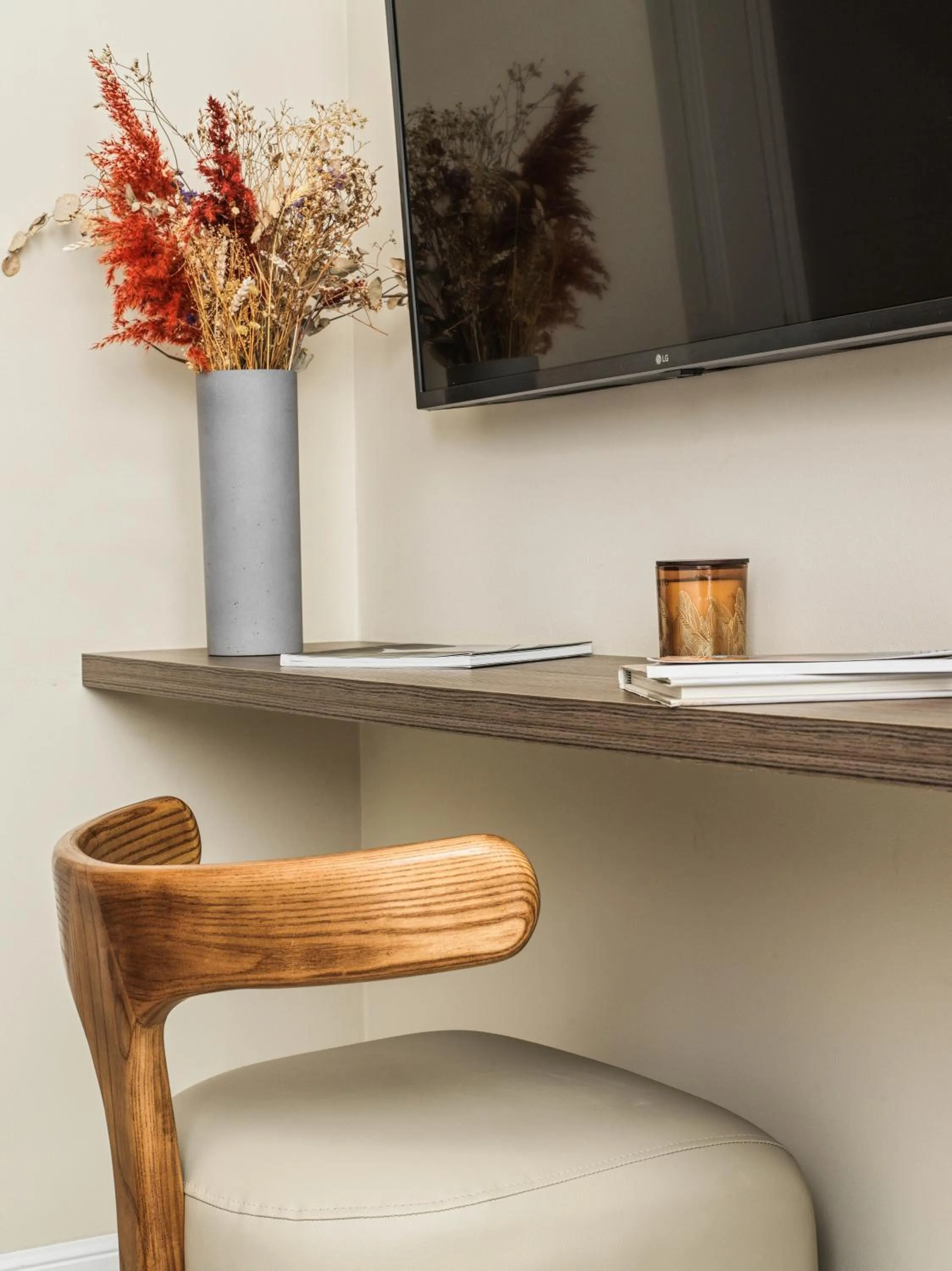 TV and multimedia in LIV Mackenzie Beach Suites Larnaca ADULTS ONLY