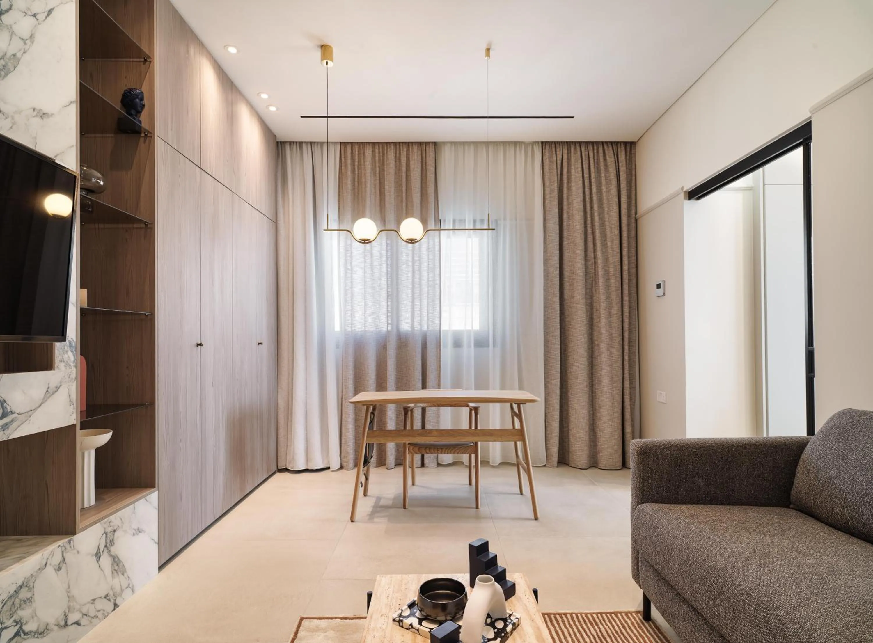 TV and multimedia in LIV Mackenzie Beach Suites Larnaca ADULTS ONLY