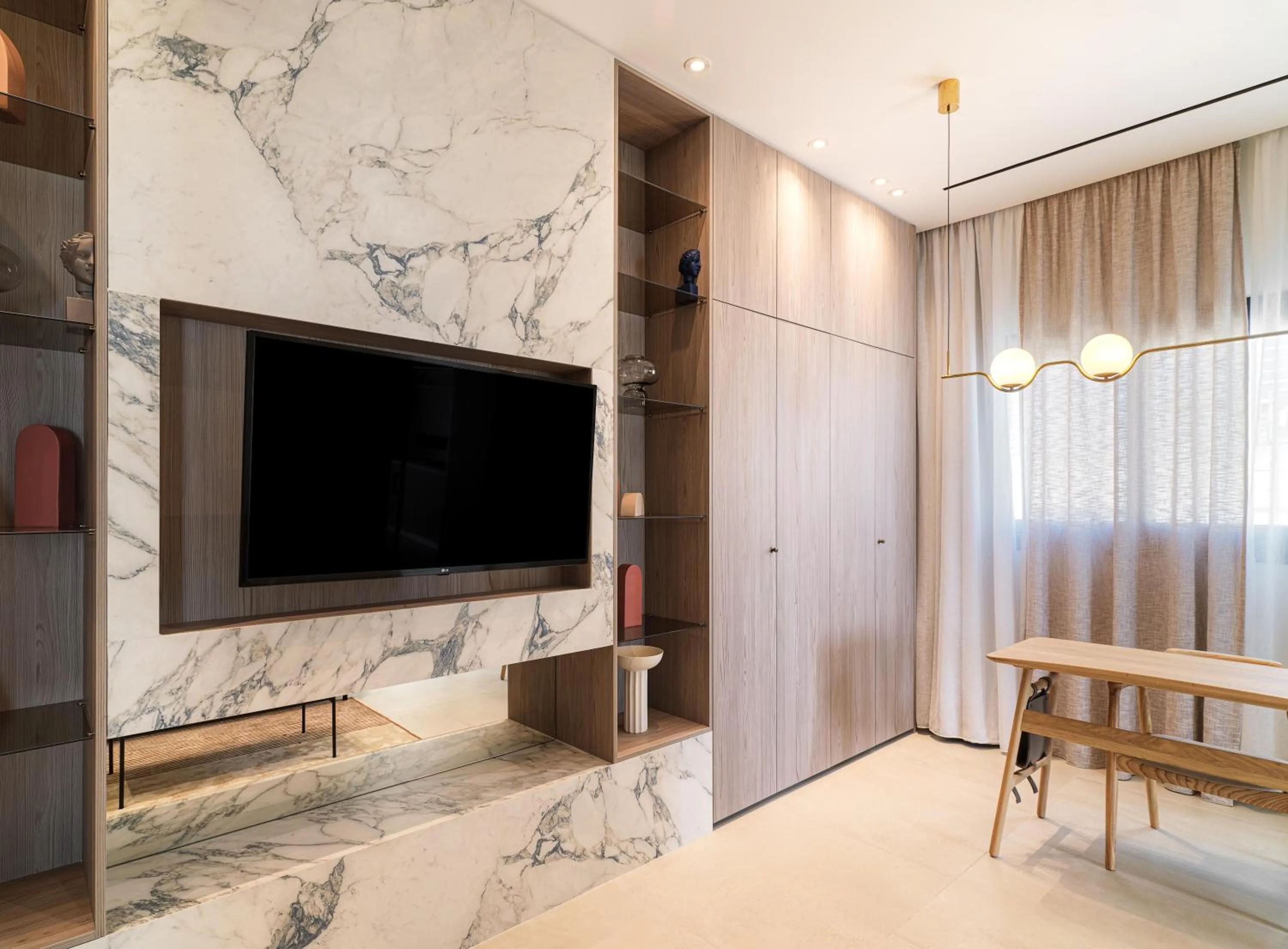 TV and multimedia in LIV Mackenzie Beach Suites Larnaca ADULTS ONLY