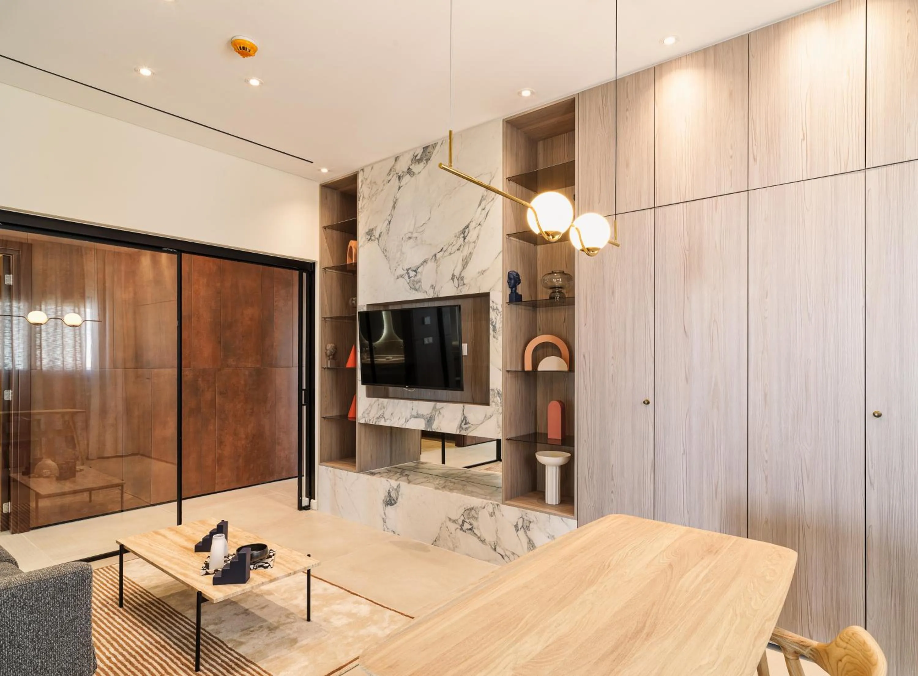 TV and multimedia in LIV Mackenzie Beach Suites Larnaca ADULTS ONLY