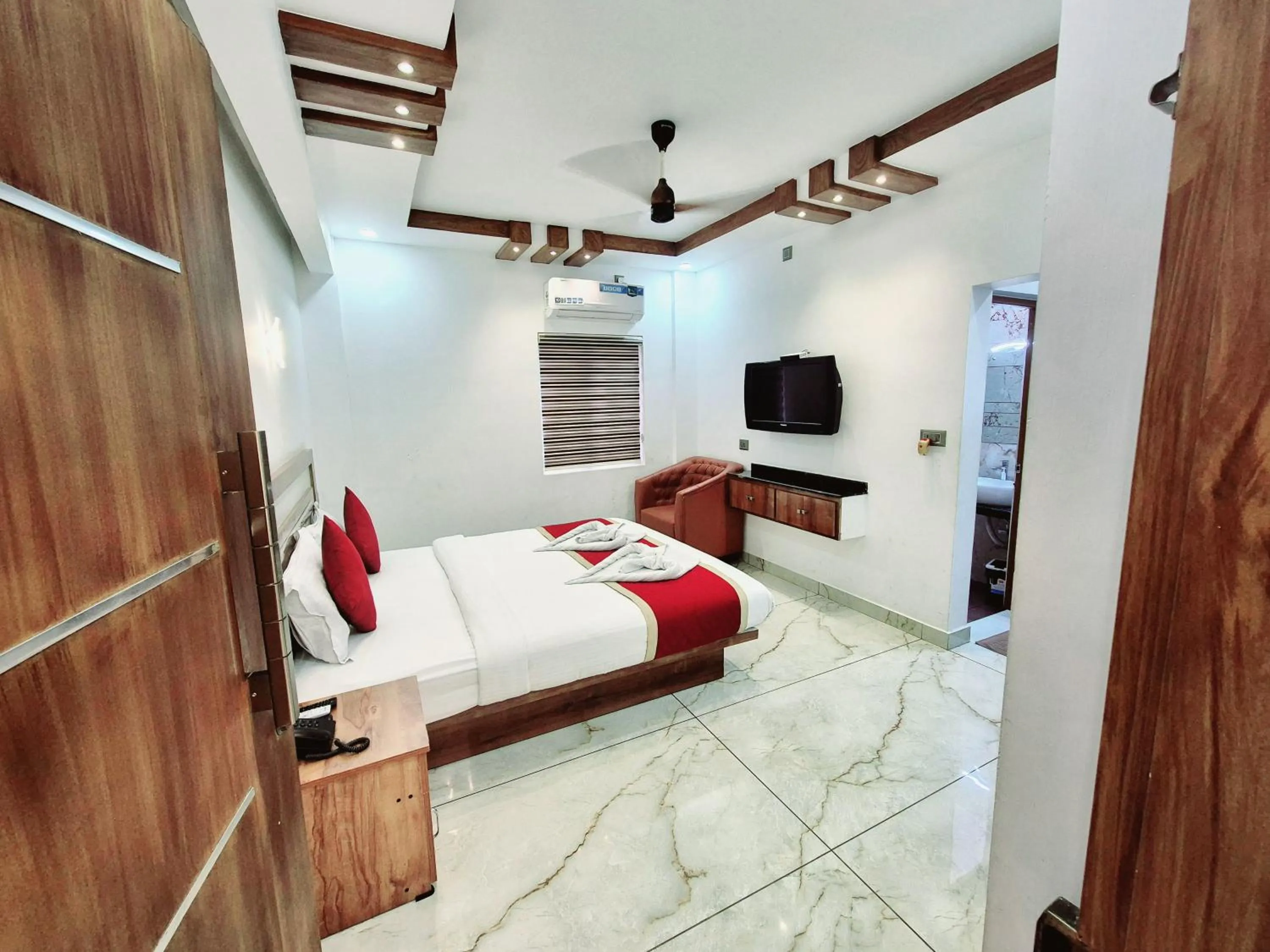 TV and multimedia, Bed in MARINA SUITES AIRPORT HOTEL