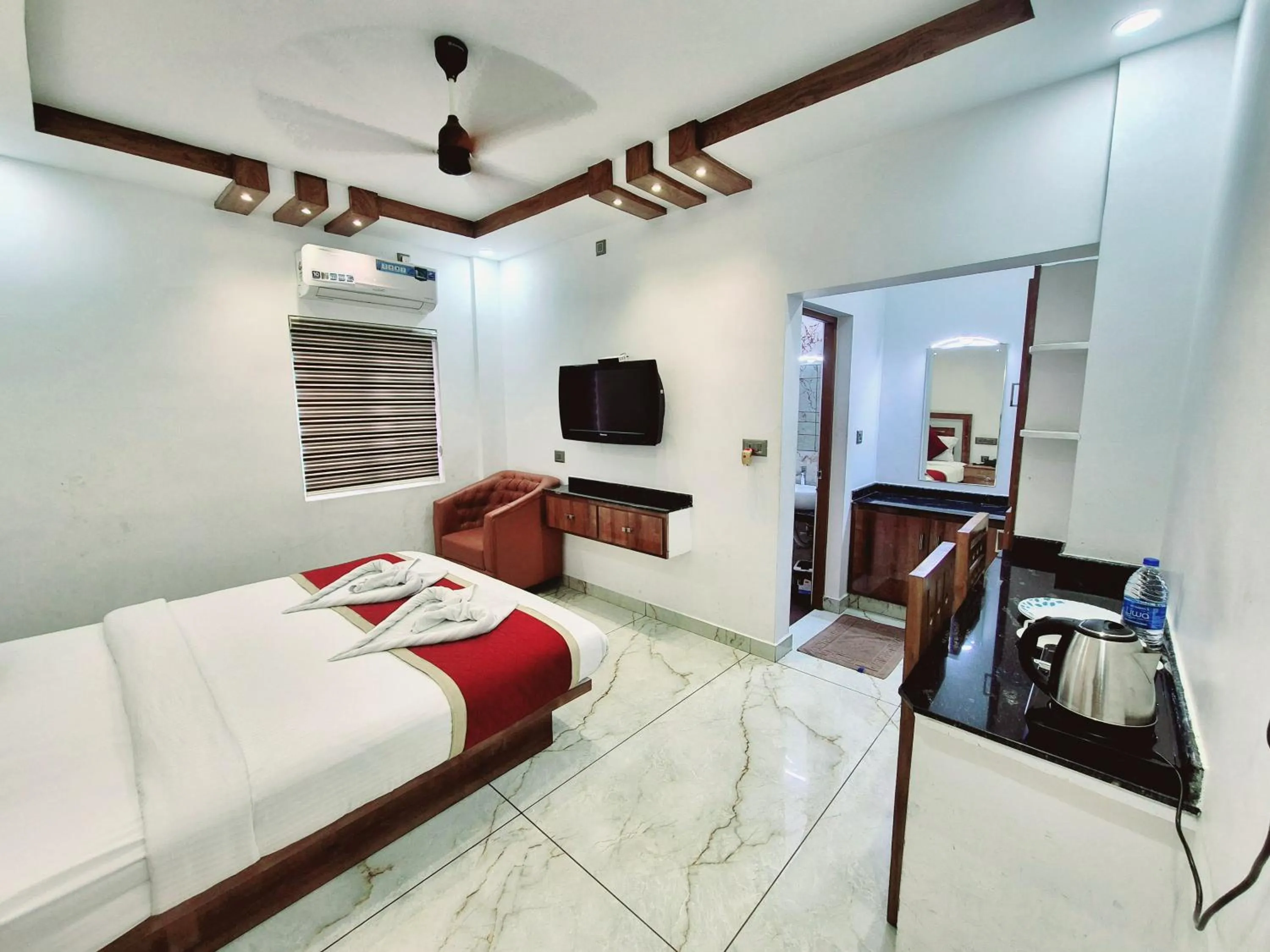 Bed in MARINA SUITES AIRPORT HOTEL