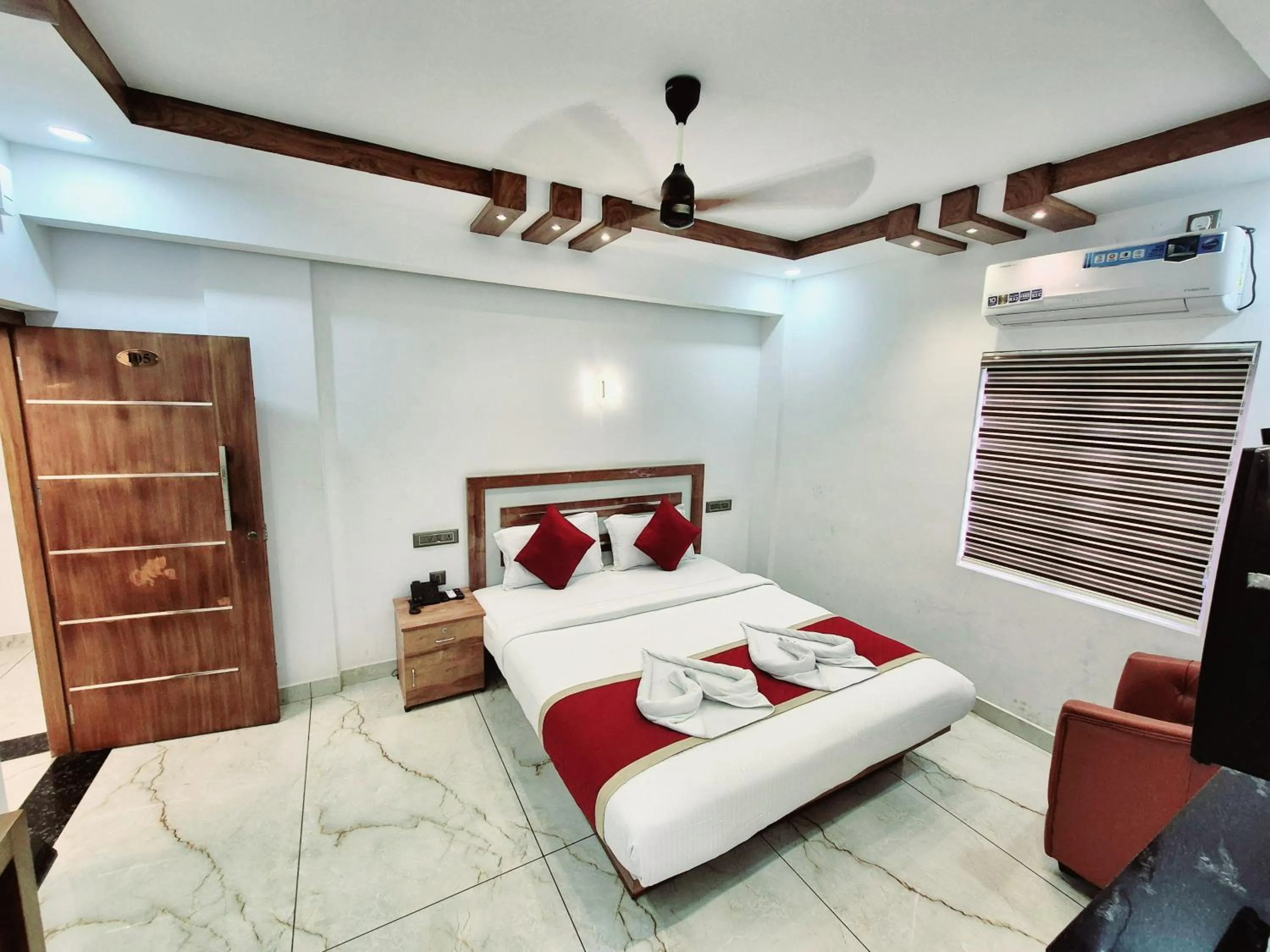 Bed in MARINA SUITES AIRPORT HOTEL