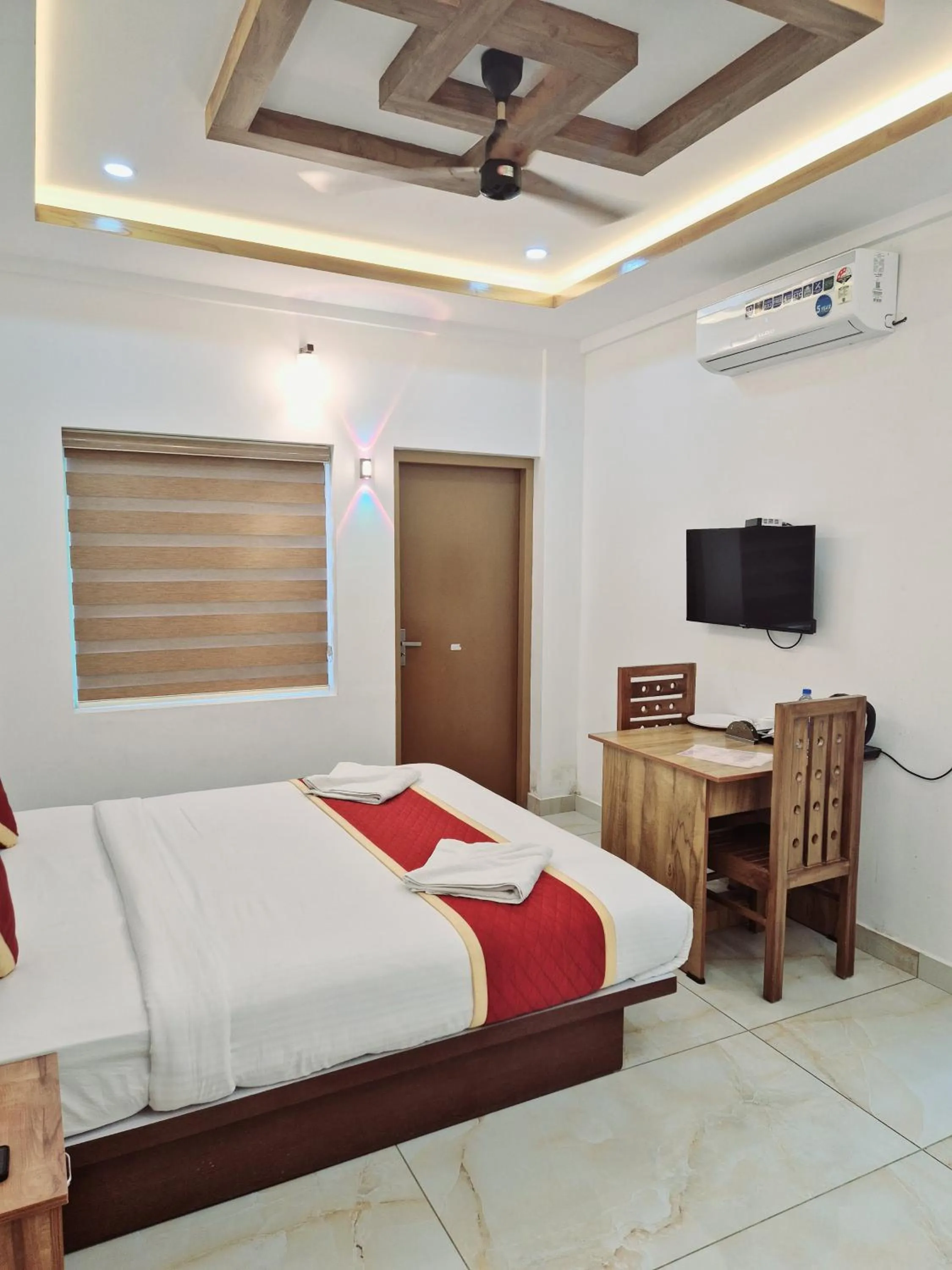 Bedroom, Bed in MARINA SUITES AIRPORT HOTEL