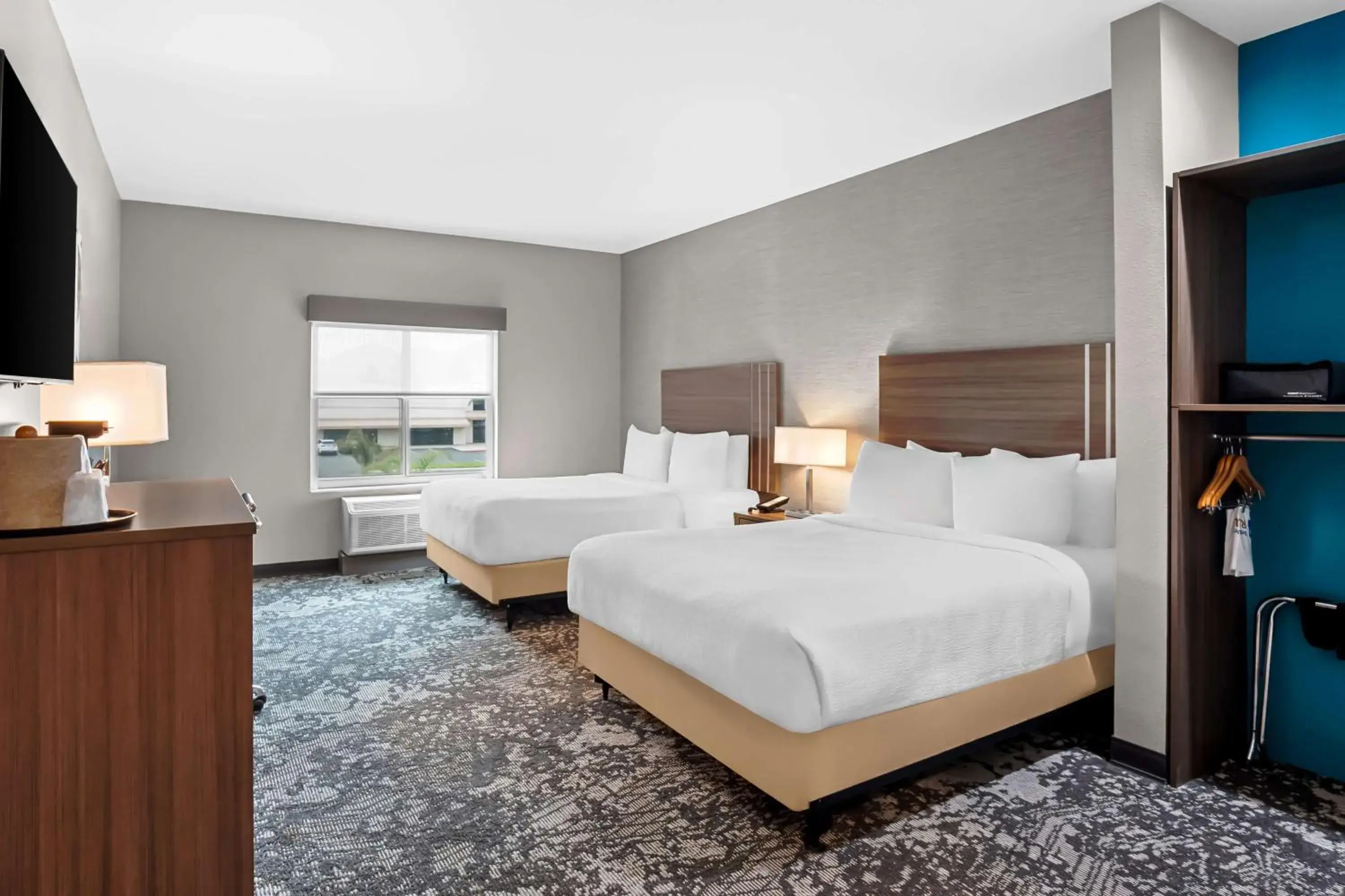 Queen Room with Two Queen Beds and Bath Tub - Disabilisty Access/Non-Smoking in Best Western San Bernardino Hotel Queen Room with Two Queen Beds and Bath Tub - Disabilisty Access/Non-Smoking in Best Western San Bernardino Hotel