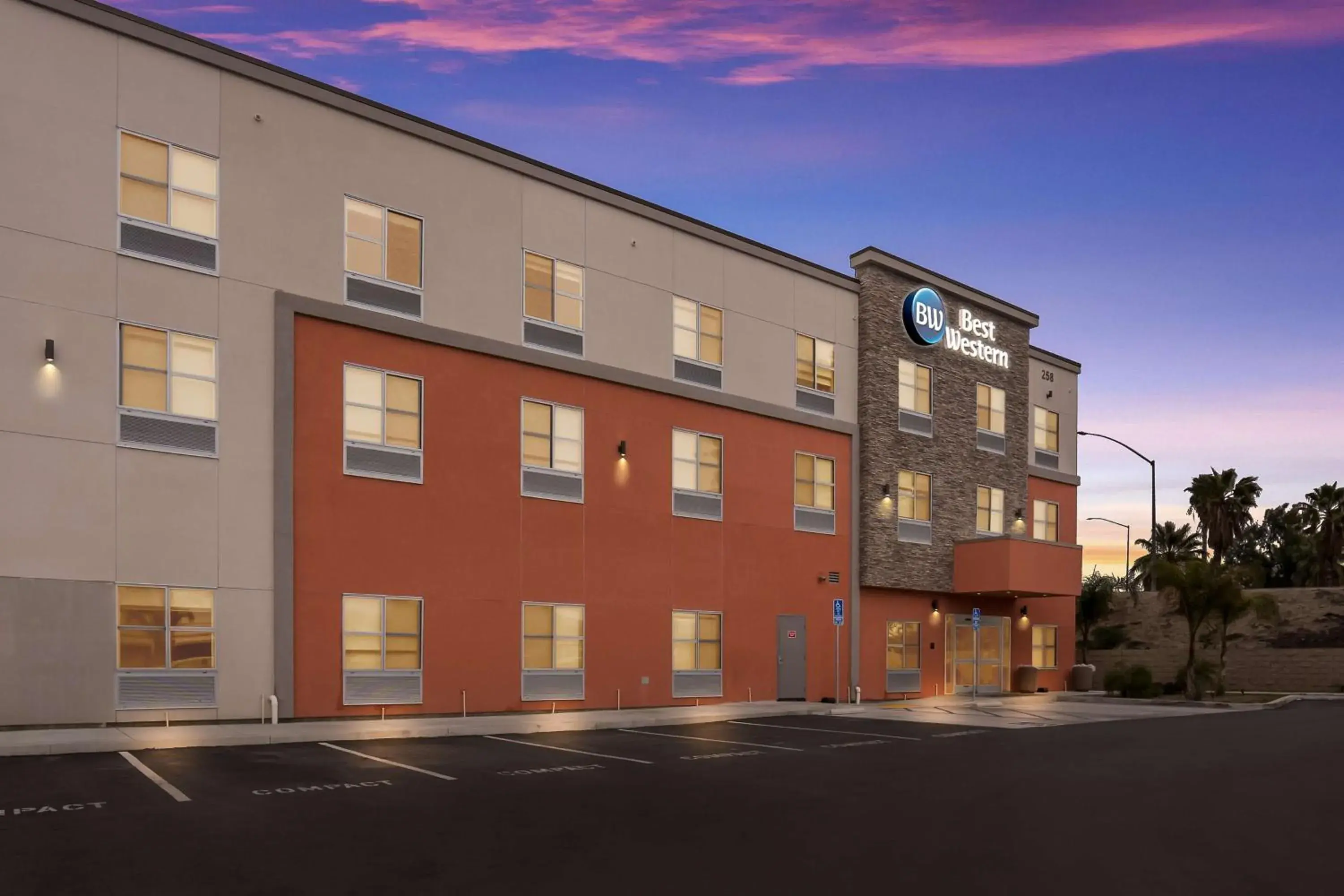 Property building in Best Western San Bernardino Hotel Property building in Best Western San Bernardino Hotel